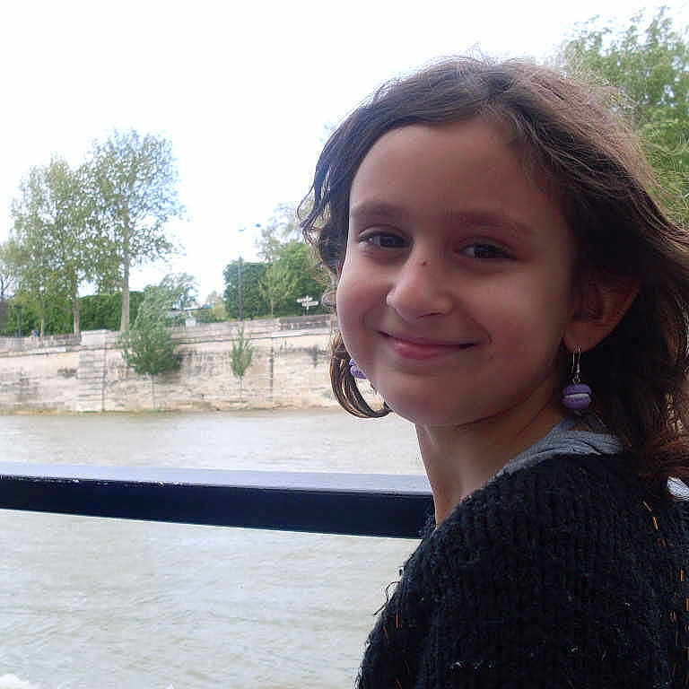 Alicia participe au concours pour gagner de l'argent avec cette photo :