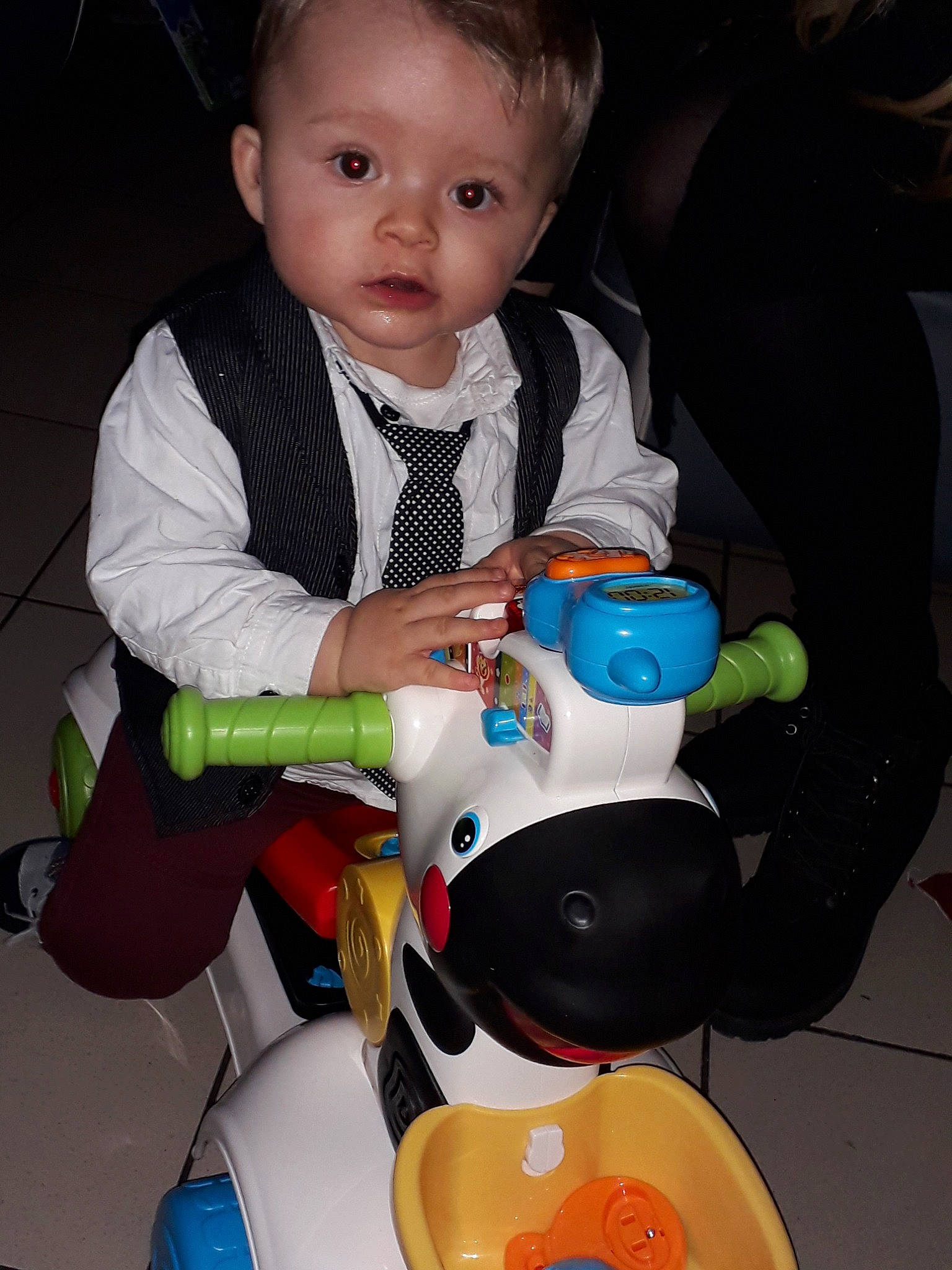 Tiago a rejoint le concours — aidez-le/la à gagner de superbes lots ! baby_products, child, fun, infant, person, play, product, technology, toddler, toy