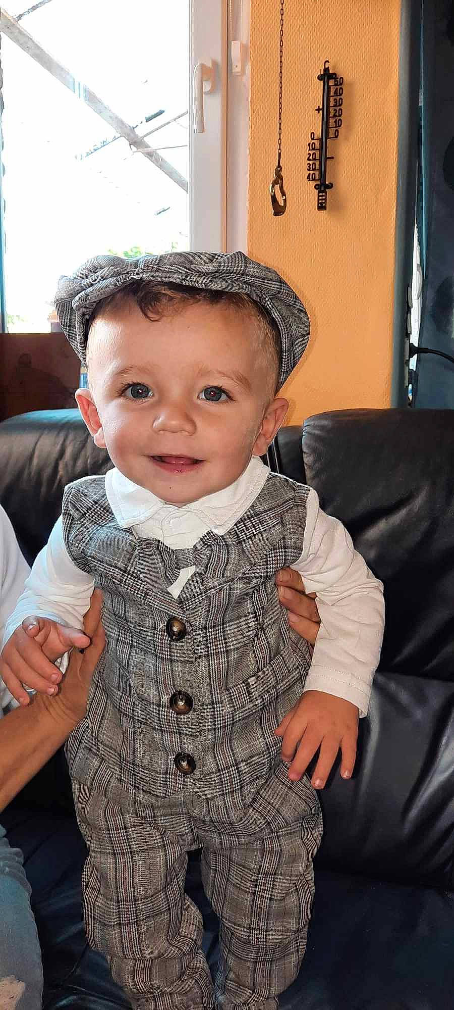 Ryan participe au concours pour gagner de l'argent avec cette photo : baby, baby_toddler_clothing, cheek, child, chin, collar, cool, dress_shirt, eye, gesture, headgear, iris, joy, outerwear, pattern, person, sitting, skin, sleeve, smile