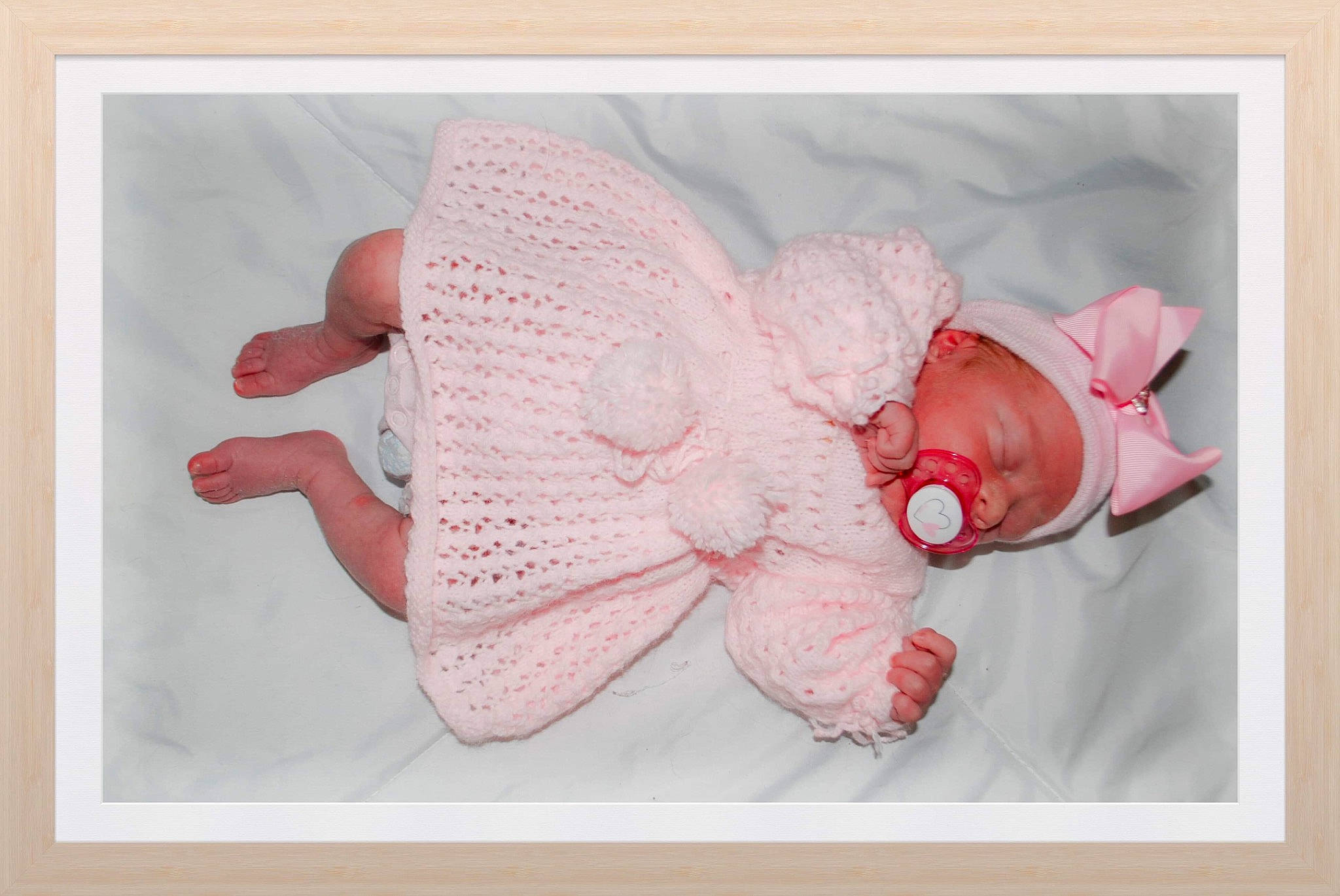 Rosalie participe au concours pour gagner de l'argent avec cette photo : baby, baby_products, baby_toddler_clothing, bonnet, costume_accessory, craft, creative_arts, embellishment, hair_accessory, headgear, peach, person, pink, vintage_clothing