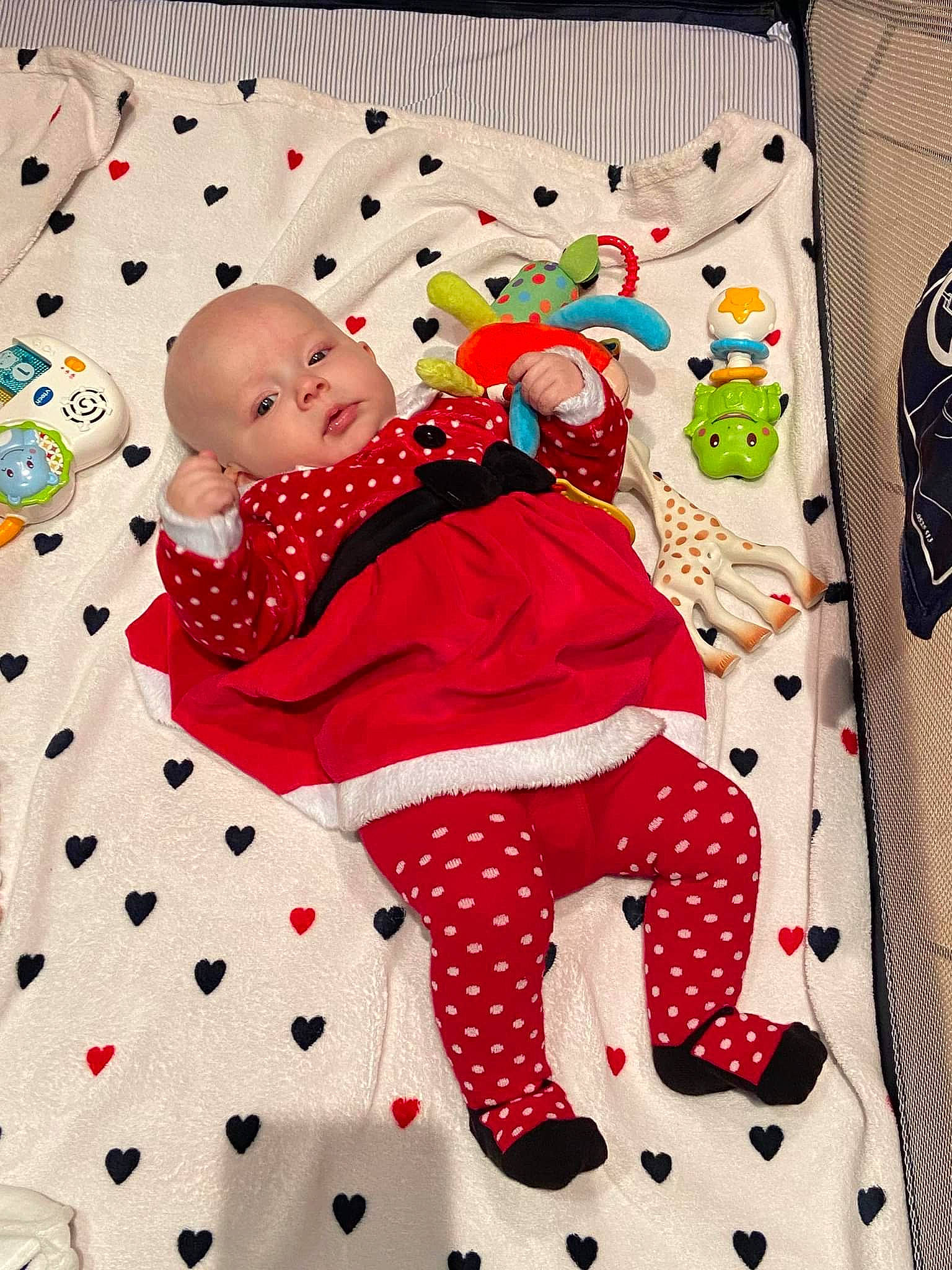 Luna participe au concours pour gagner de l'argent avec cette photo : art, baby, baby_toddler_clothing, bedding, carmine, child, comfort, happy, linens, magenta, pattern, person, pink, rectangle, room, sitting, sleeve, t_shirt, textile, toddler