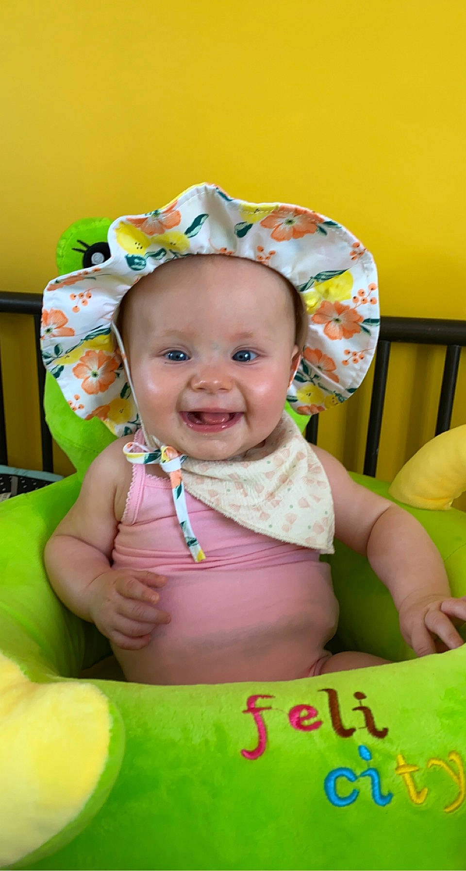 Mya participe au concours pour gagner de l'argent avec cette photo : baby, baby_laughing, baby_products, baby_toddler_clothing, chair, cheek, child, face, facial_expression, fun, handwriting, happy, joy, leisure, magenta, party, party_supply, person, pink, skin