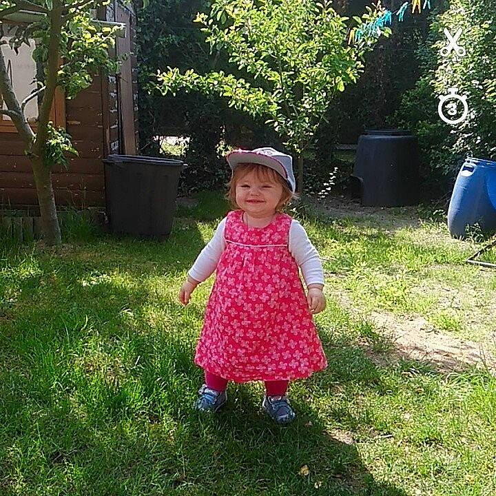 Joy participe au concours pour gagner de l'argent avec cette photo : backyard, child, flower, garden, grass, joy, lawn, toddler