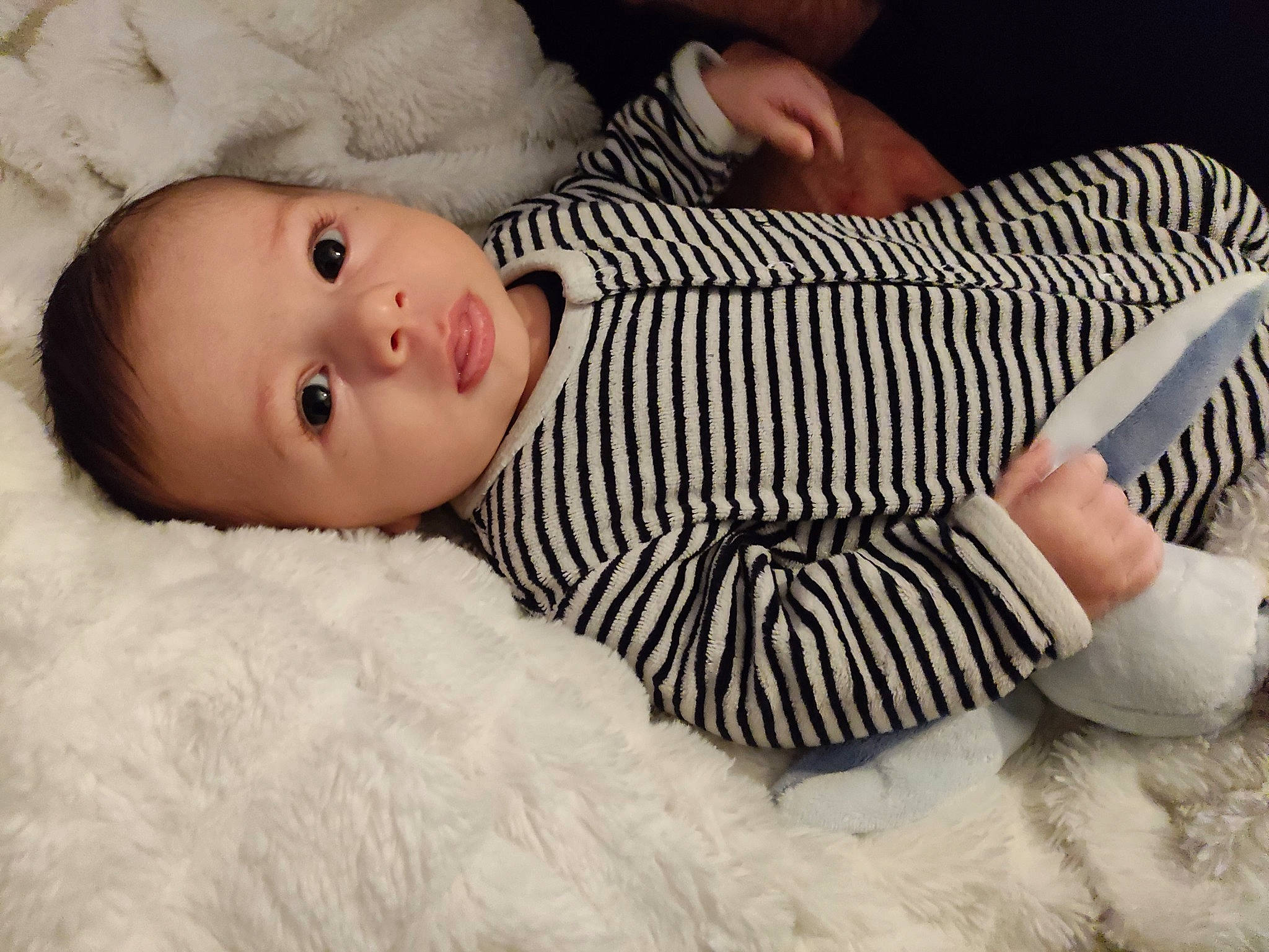 Thiago participe au concours pour gagner de l'argent avec cette photo : baby, baby_toddler_clothing, cheek, child, comfort, eye, finger, flooring, foot, grass, human_leg, leg, linens, nose, pattern, person, sitting, skin, sleeve, toddler