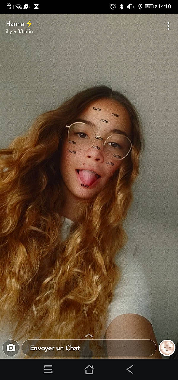 Emeraude participe au concours pour gagner de l'argent avec cette photo : black_hair, cheek, chin, eyebrow, eyelash, eyewear, flash_photography, forehead, gesture, glasses, iris, jaw, layered_hair, lip, mouth, neck, nose, person, shoulder, skin