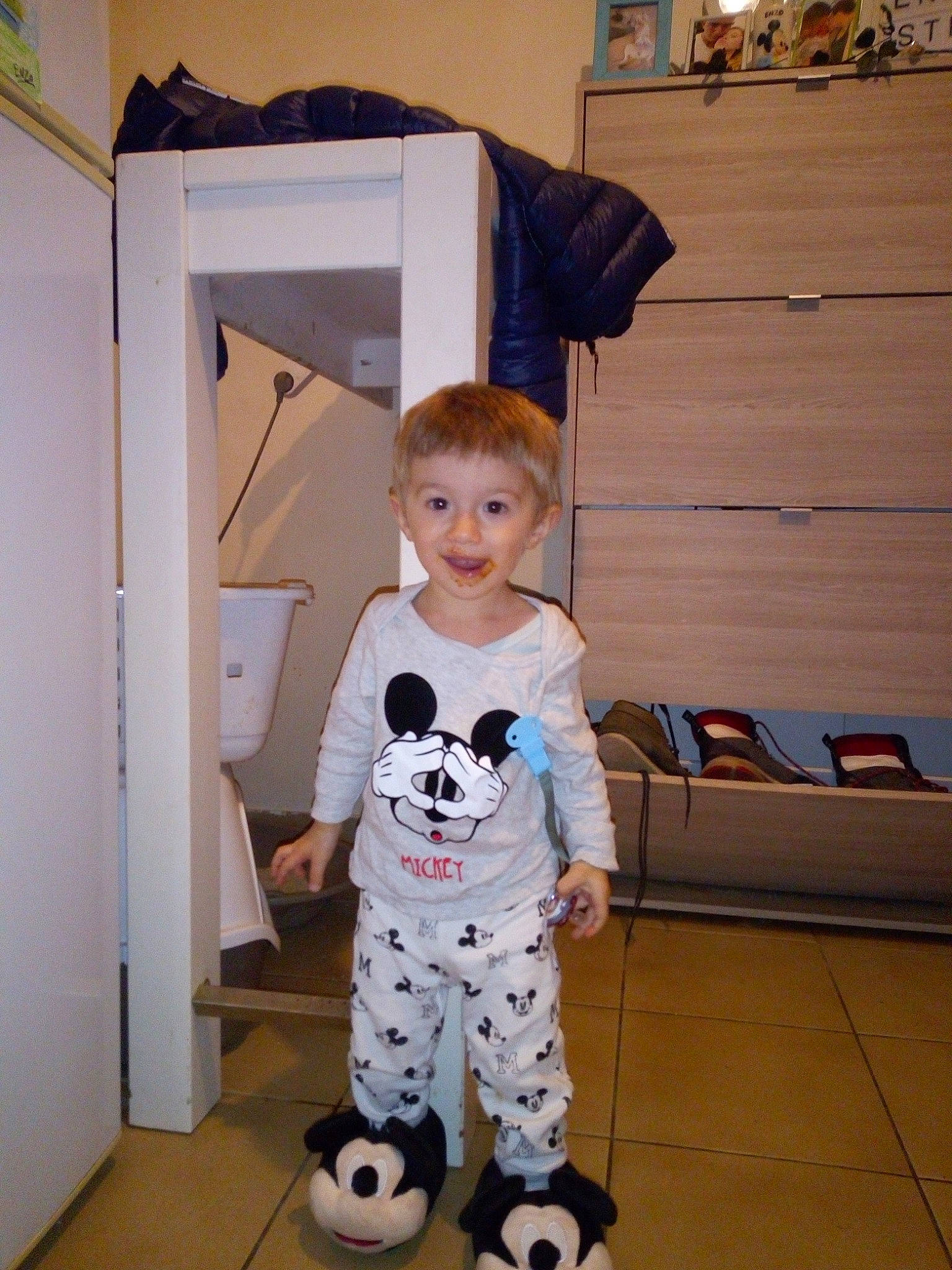 Enzo participe au concours pour gagner de l'argent avec cette photo : baby_products, baby_toddler_clothing, canidae, child, joy, non_sporting_group, person, product, toddler