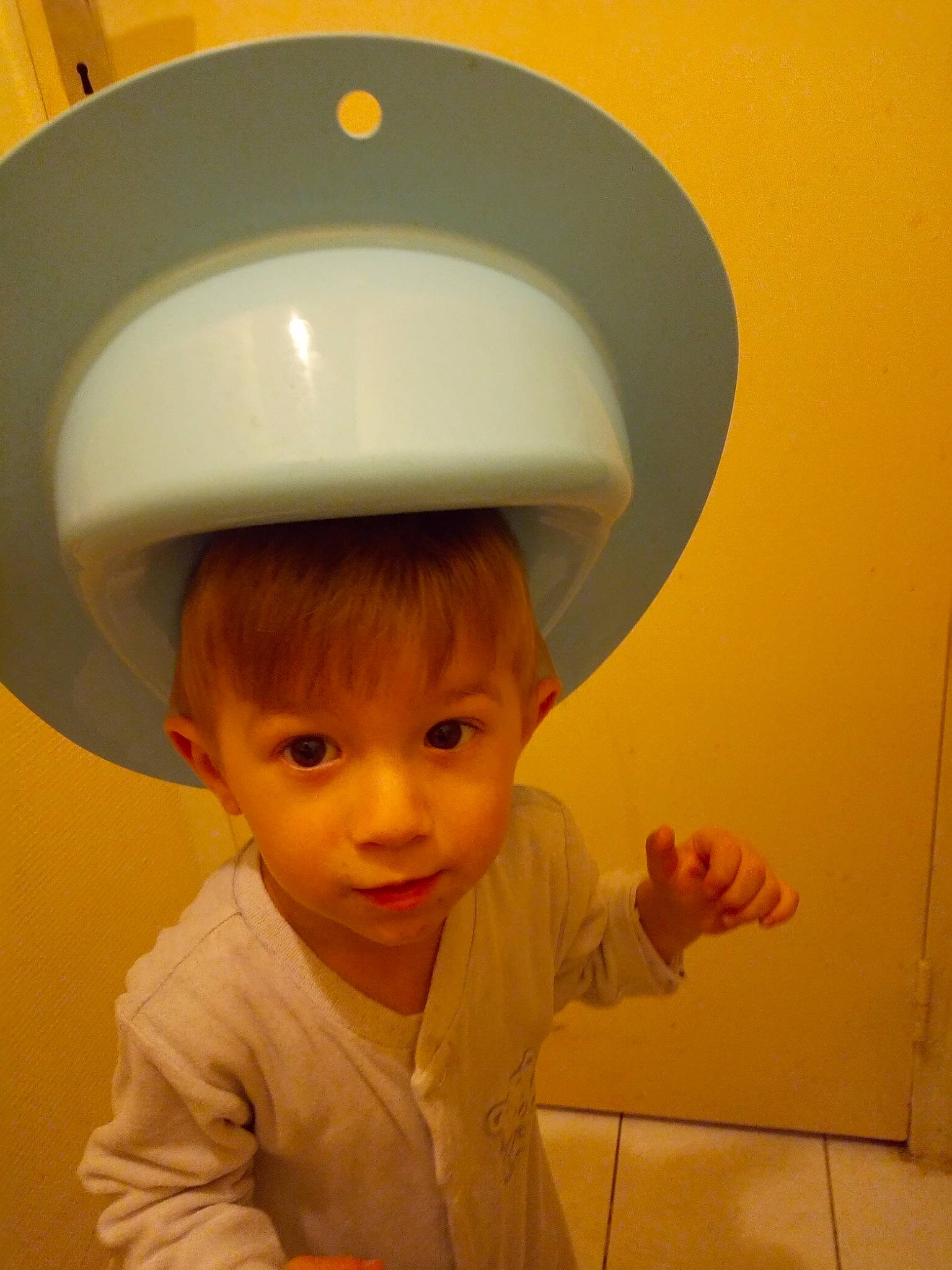 Enzo a rejoint le concours — aidez-le/la à gagner de superbes lots ! child, fashion_accessory, hat, headgear, person, toddler