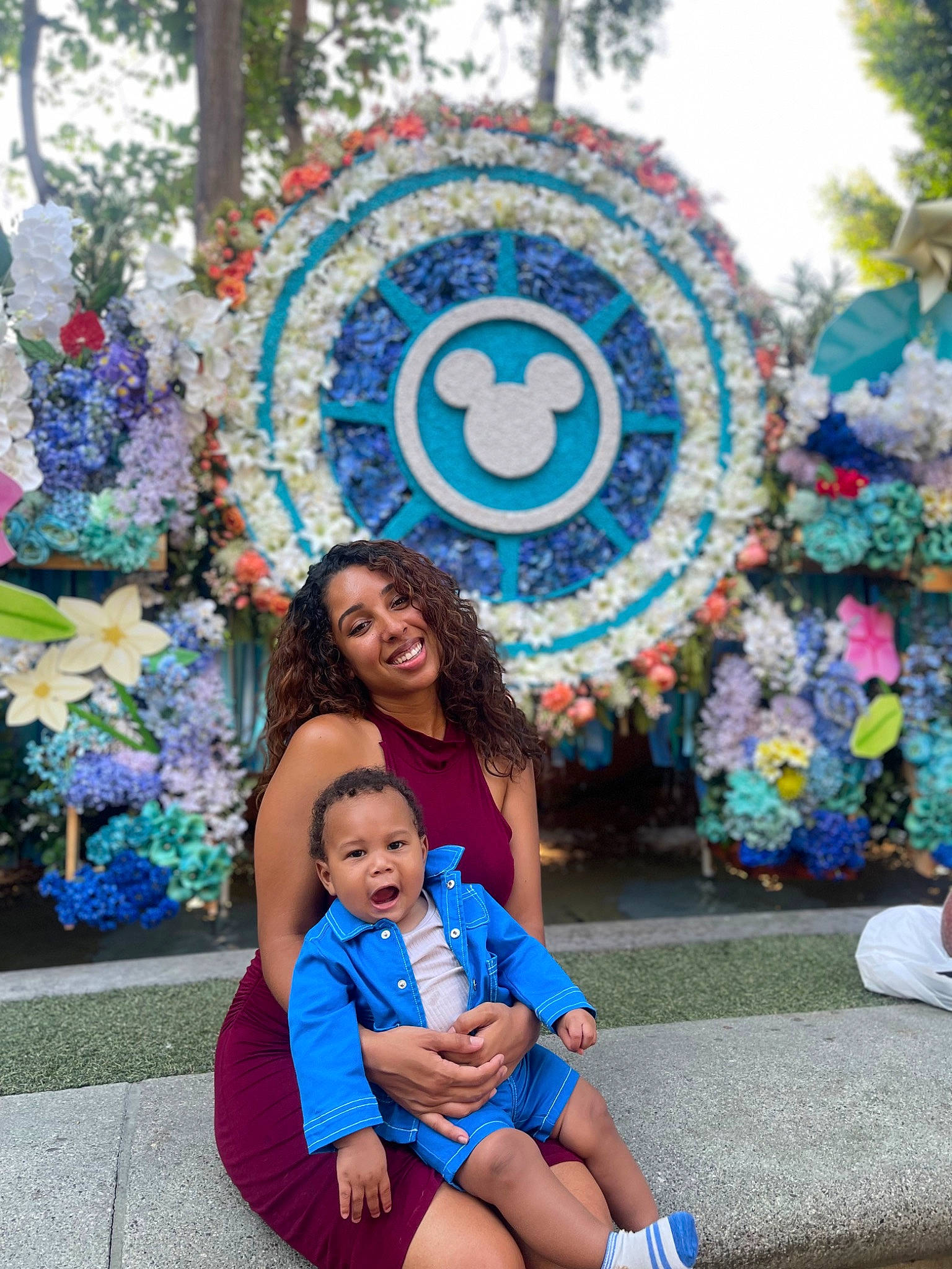 Kaidence is registered to the contest to win money with this photo: azure, community, electric_blue, event, facial_expression, fun, grass, happy, human, joy, leaf, leisure, nature, person, photograph, plant, recreation, smile, social_group, summer