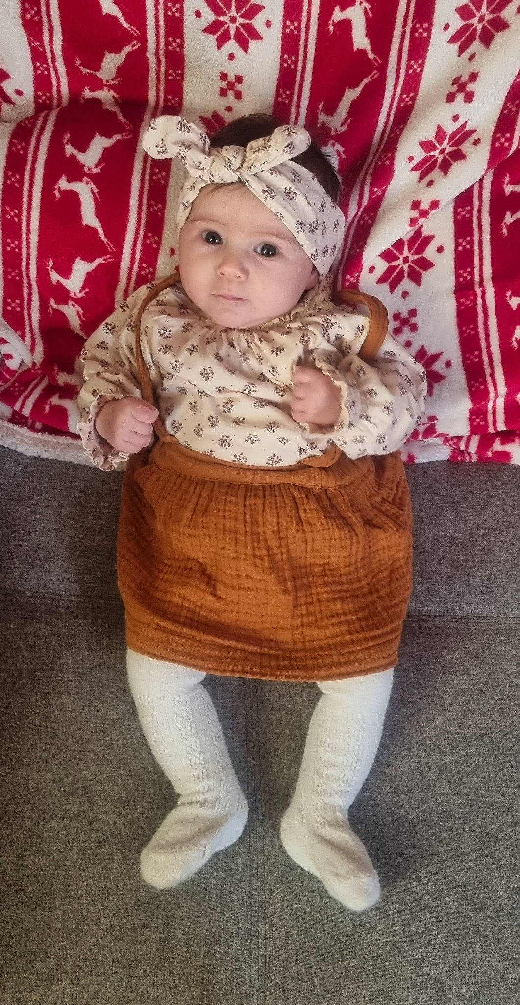 Léha participe au concours pour gagner de l'argent avec cette photo : baby, baby_toddler_clothing, child, costume_hat, event, eye, face, fawn, fur, head, headgear, headwear, human_body, mammal, outerwear, pattern, person, pink, skin, sleeve