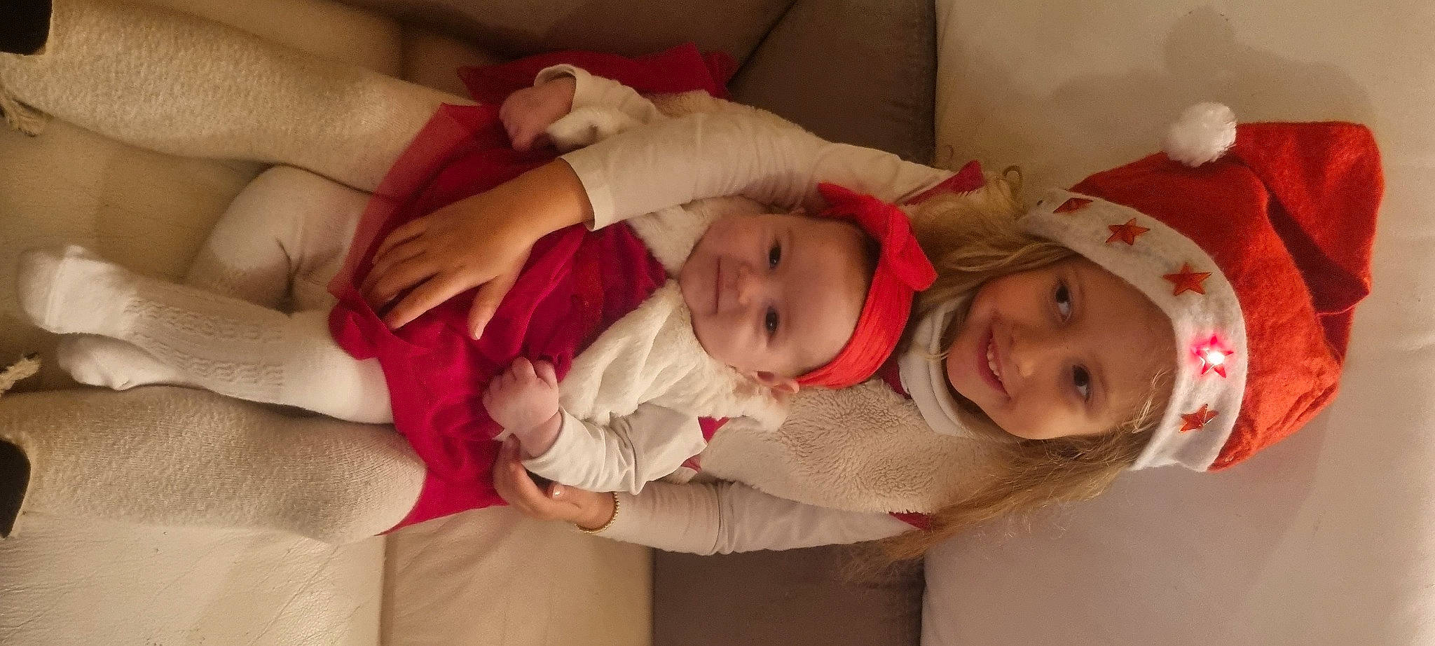 Léha participe au concours pour gagner de l'argent avec cette photo : baby, baby_products, baby_toddler_clothing, carmine, cheek, child, comfort, eye, face, finger, gesture, happy, headwear, joy, lap, mouth, person, skin, sleeve, smile