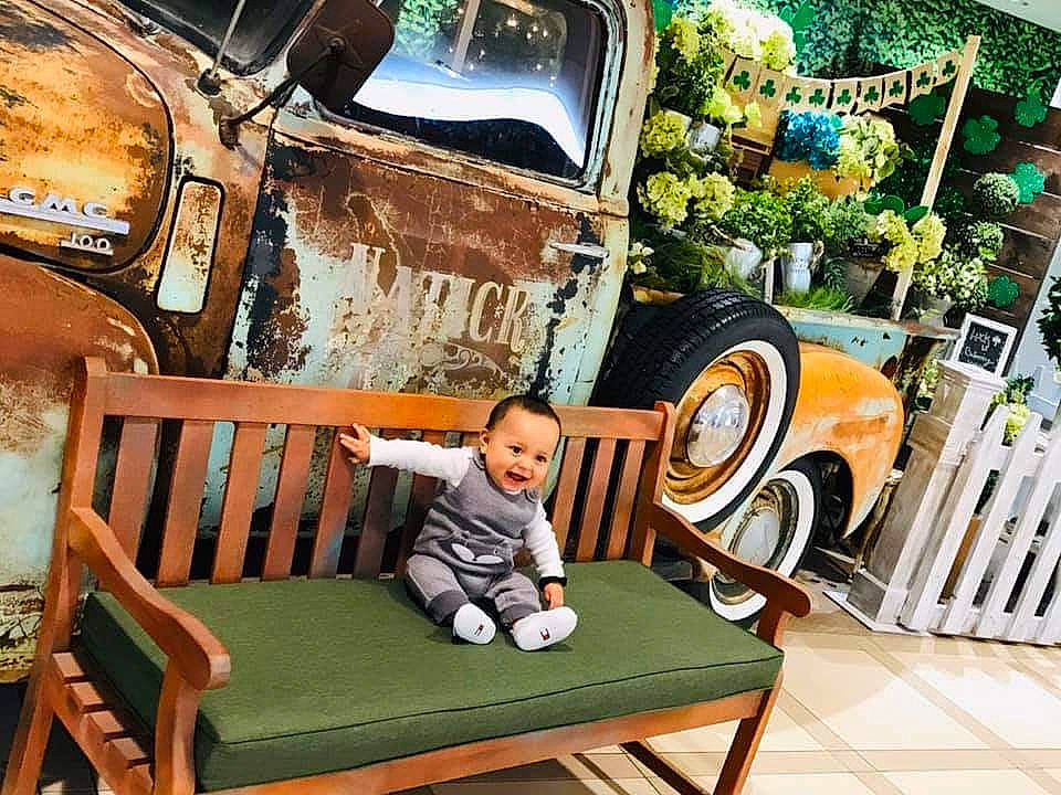 Andres is registered to the contest to win money with this photo: car, classic, furniture, person, vehicle