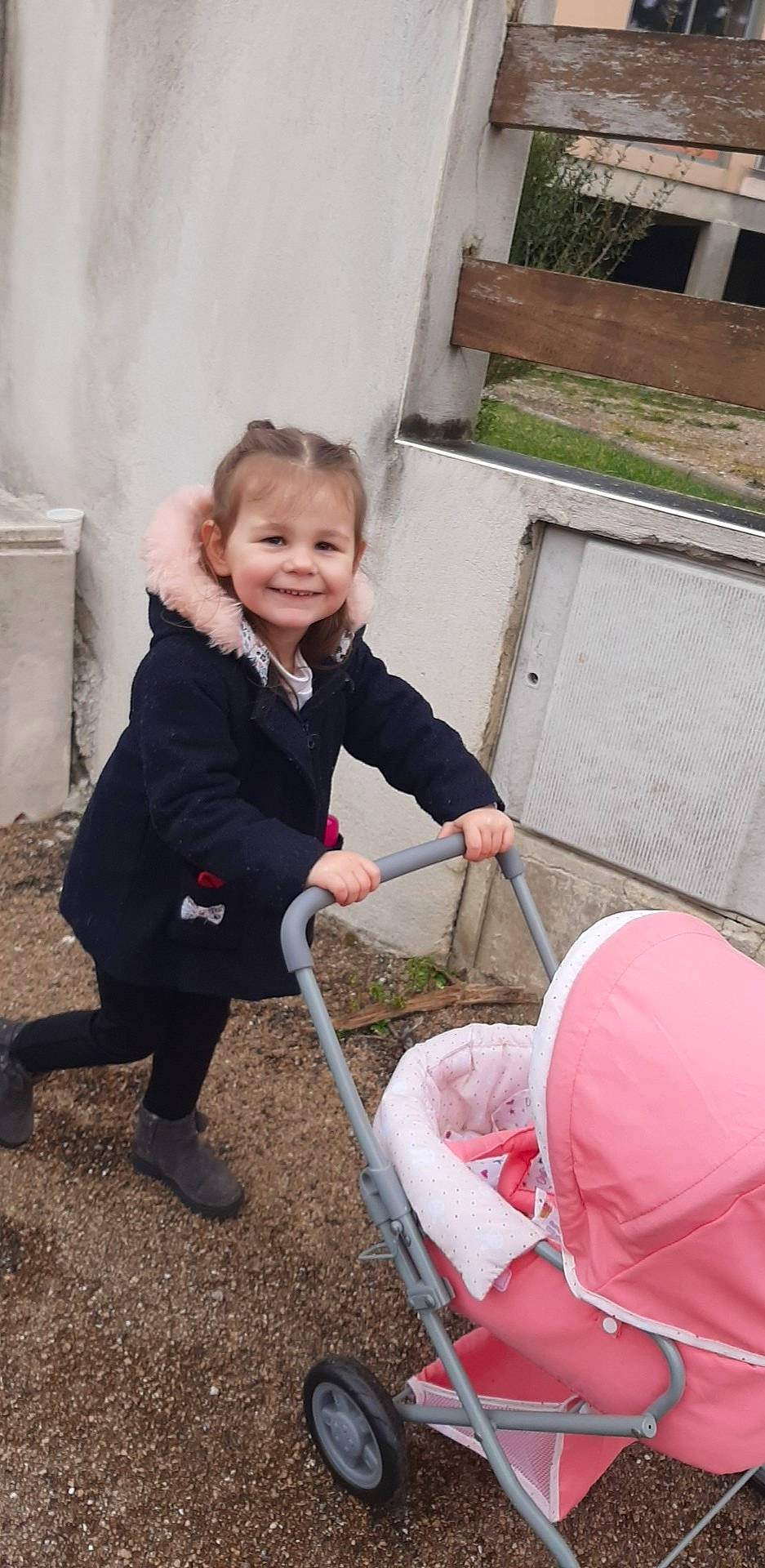 Nahë a rejoint le concours — aidez-le/la à gagner de superbes lots ! child, joy, person, play, product, toddler