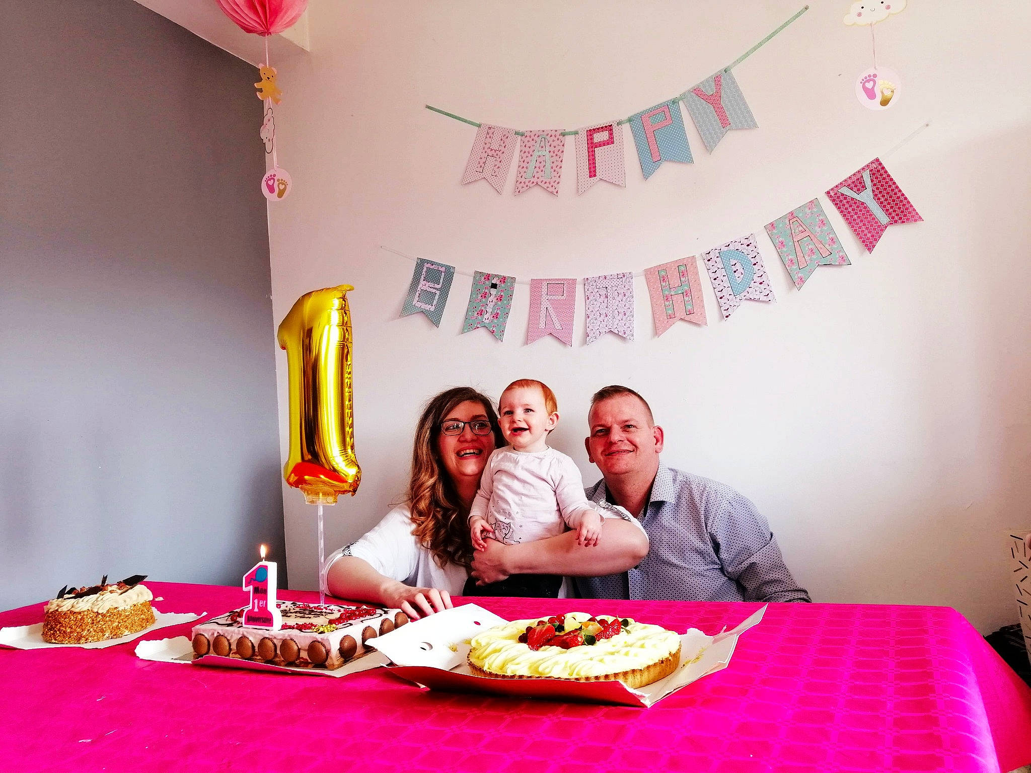 Adelaine participe au concours pour gagner de l'argent avec cette photo : baby_shower, birthday, birthday_cake, birthday_party, brunch, cake, cuisine, eating, event, food, furniture, happy, joy, linens, meal, party, person, pink, sweetness, table