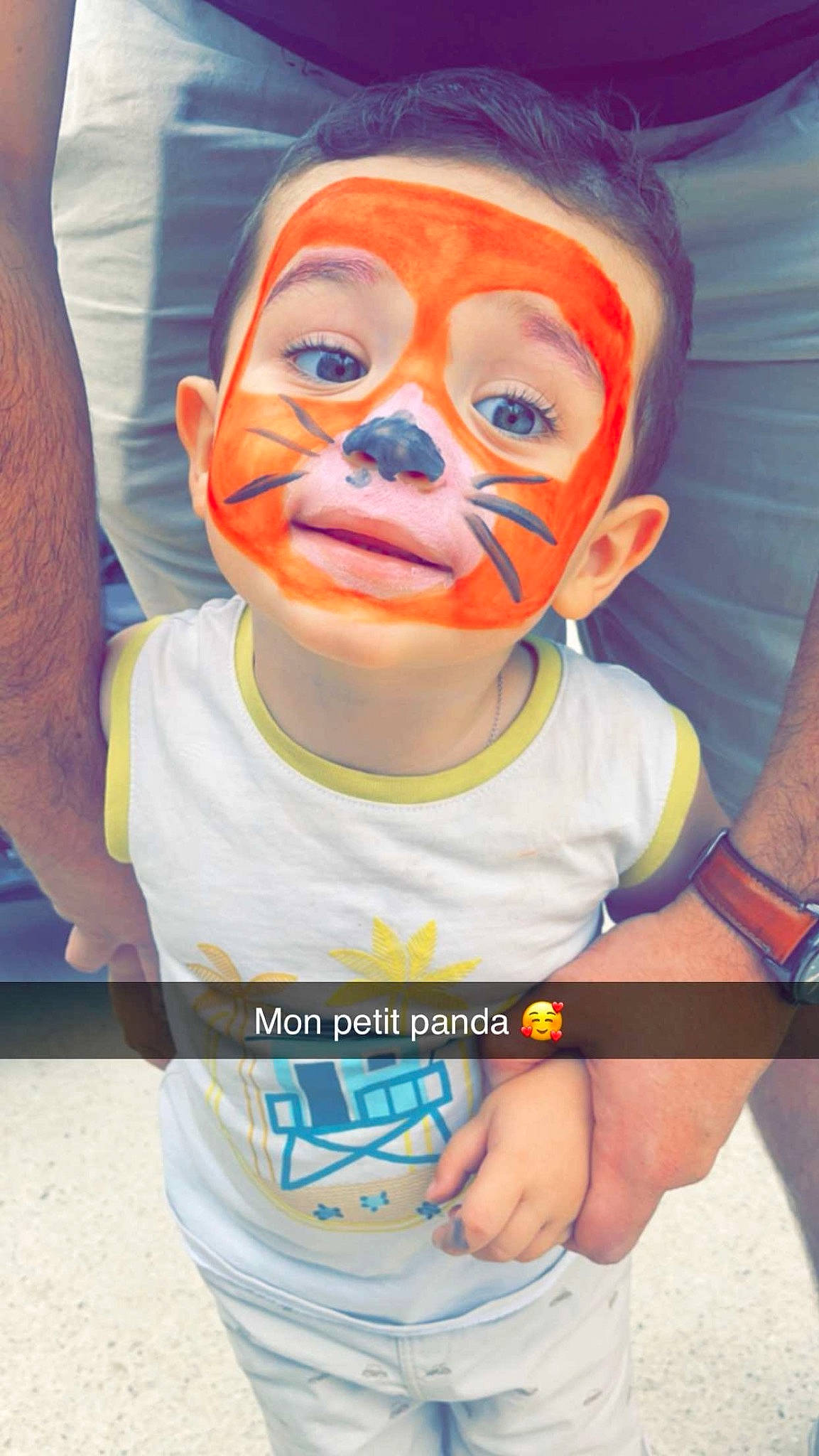 Milo participe au concours pour gagner de l'argent avec cette photo : baby_toddler_clothing, child, cool, electric_blue, entertainment, eye, eyewear, fictional_character, fun, happy, mouth, neck, nose, orange, person, personal_protective_equipment, sleeve, smile, sports_gear, t_shirt