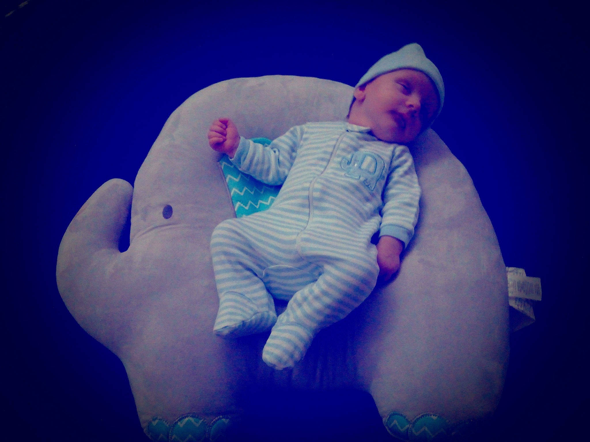 Lucius is registered to the contest to win money with this photo: baby, blue, child, cloud, cool, fun, hand, love, meteorological_phenomenon, night, person, photography, sky, smile