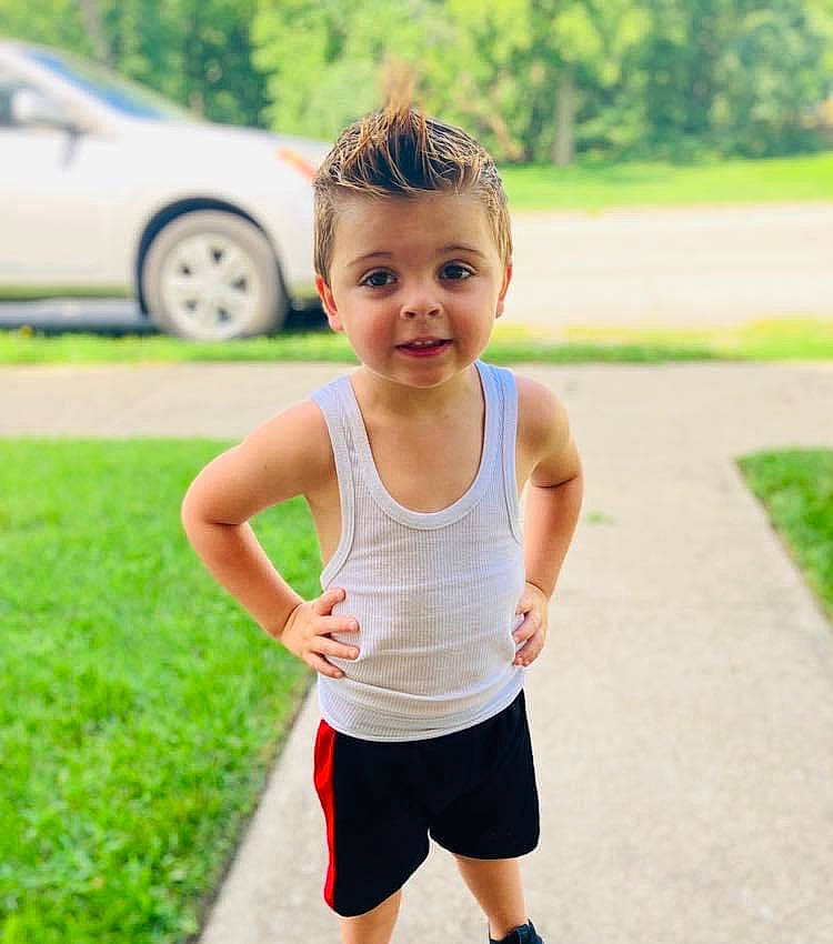 Jojo is registered to the contest to win money with this photo: active_tank, baby_toddler_clothing, car, chest, eye, grass, hair, happy, leg, leisure, people_in_nature, person, shorts, sleeve, sleeveless_shirt, sportswear, standing, t_shirt, tire, vest