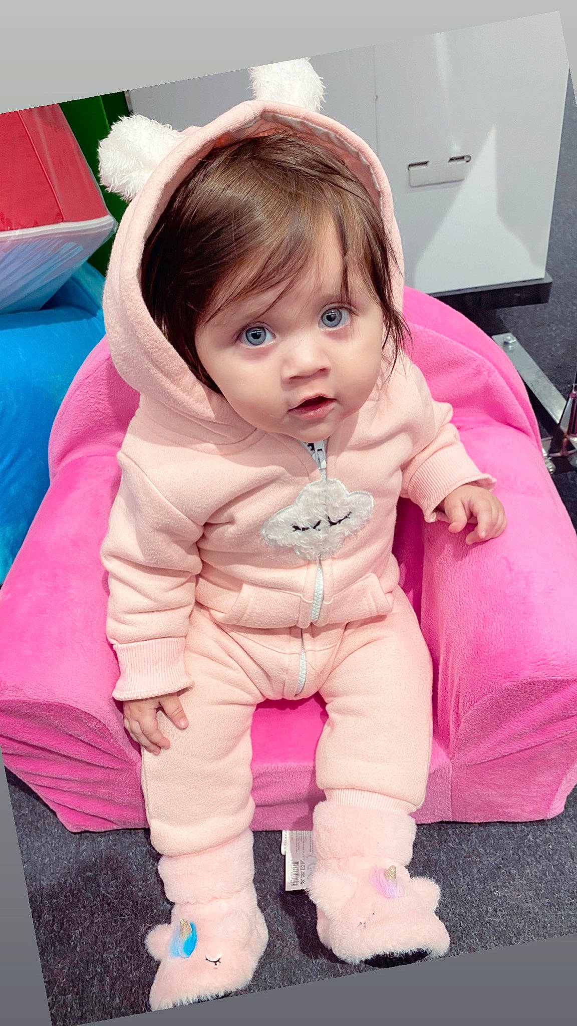 Macrina a rejoint le concours — aidez-le/la à gagner de superbes lots ! baby, baby_toddler_clothing, bangs, beauty, cheek, child, eyelash, facial_expression, fun, happy, magenta, mouth, outerwear, person, pink, product, purple, skin, sleeve, textile