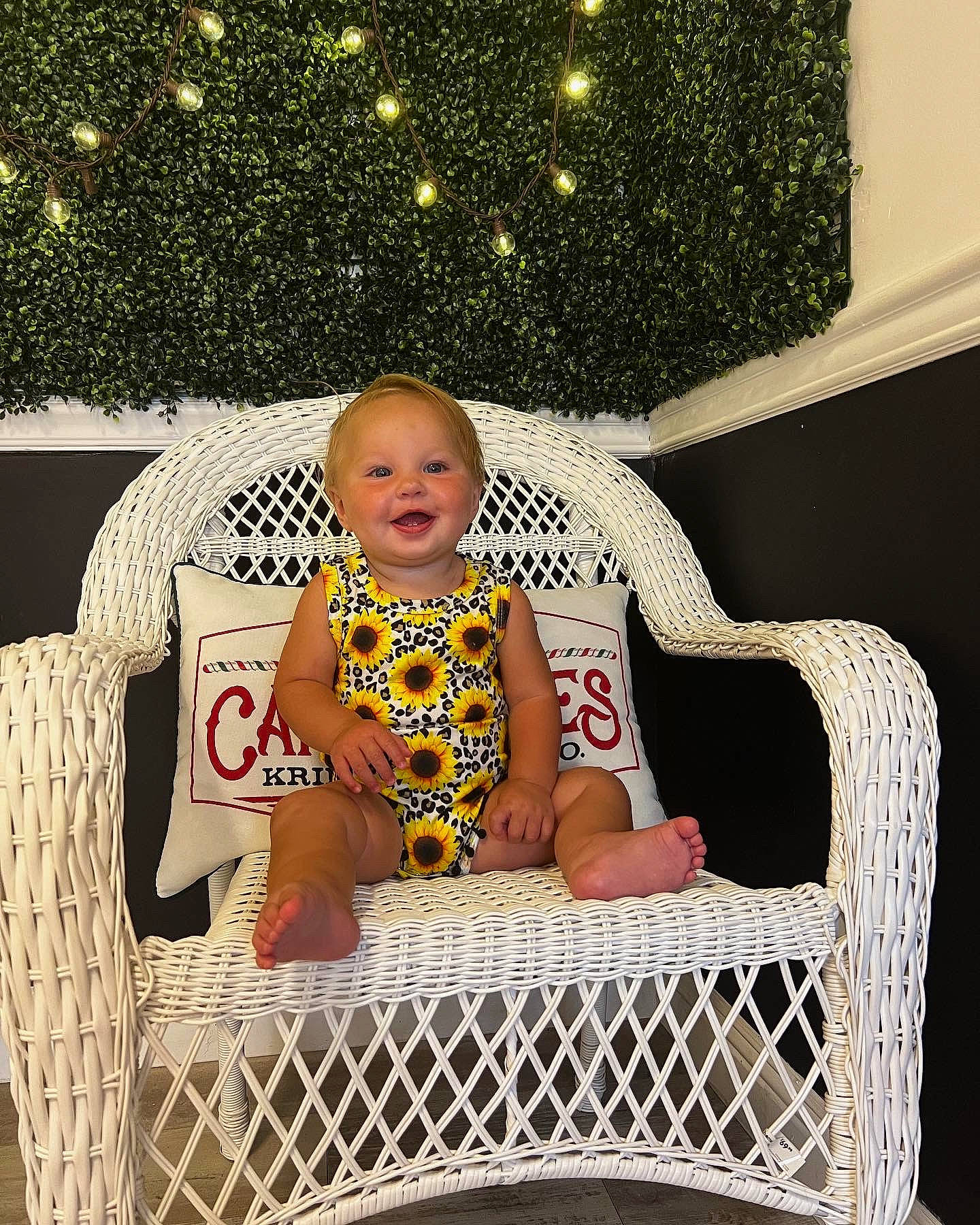 Trinady is registered to the contest to win money with this photo: baby, baby_products, baby_safety, baby_toddler_clothing, baby_toys, black, chair, child, comfort, cradle, infant_bed, mesh, pattern, person, product, room, sitting, sleeve, t_shirt, toddler