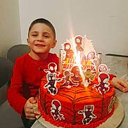 Gurami a rejoint le concours — aidez-le/la à gagner de superbes lots ! birthday_cake, boy, cake, cake_toppers, cartoon_characters, celebration, chair, child, decorations, festive, food, happy, indoor, party, person, red_shirt, smiling, sparkler, superhero, table