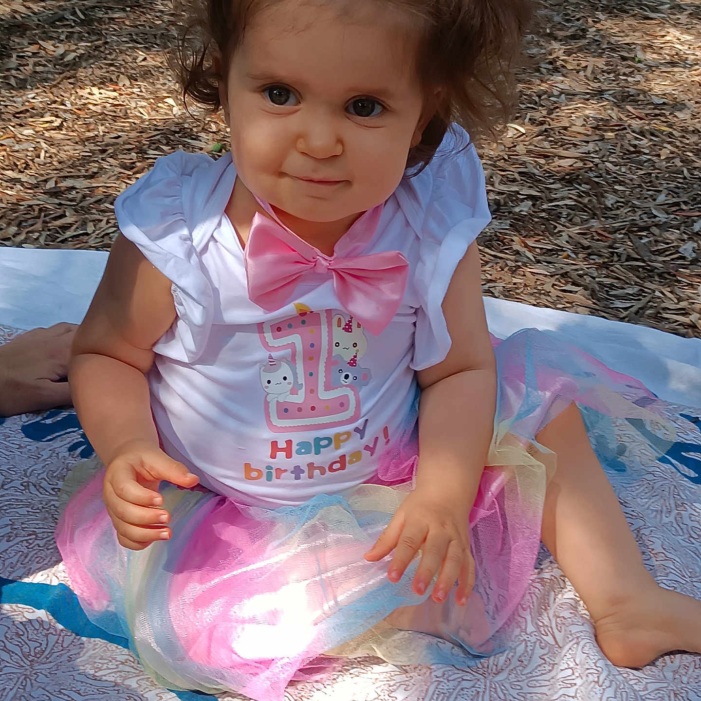 Emma a rejoint le concours — aidez-le/la à gagner de superbes lots ! accessories, applique, baby, bodypart, child, clothing, dress, face, female, finger, formalwear, girl, hand, head, pattern, person, photography, portrait, shorts, sitting