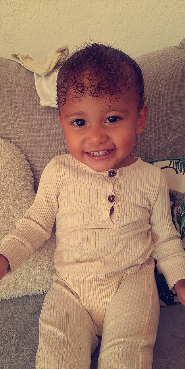 Rachel a rejoint le concours — aidez-le/la à gagner de superbes lots ! baby_toddler_clothing, cheek, eye, face, facial_expression, hair, hairstyle, happy, head, human_body, joy, lip, neck, nose, organ, outerwear, person, product, skin, sleeve