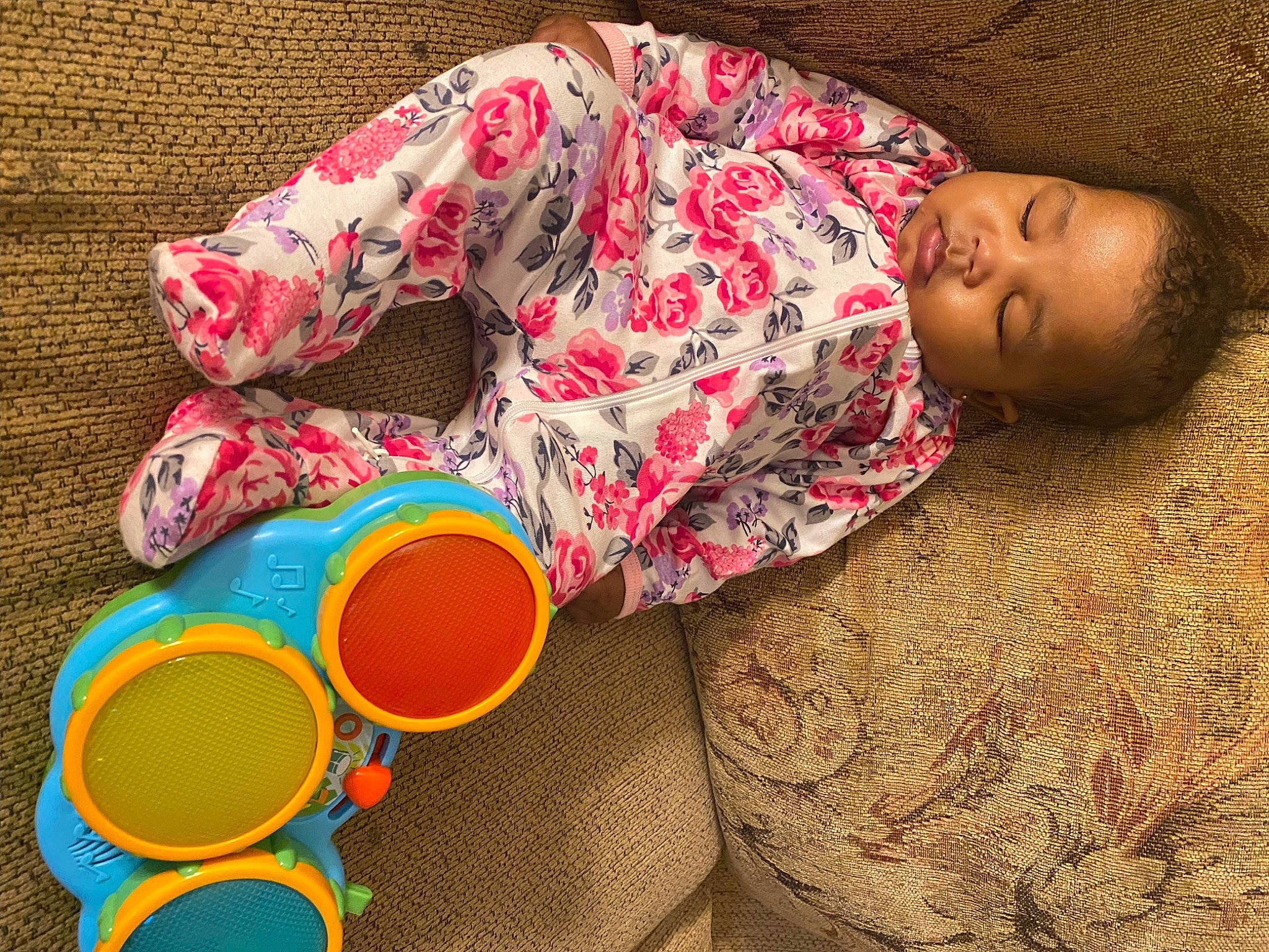 Kali is registered to the contest to win money with this photo: baby_toddler_clothing, child, circle, comfort, eyewear, facial_expression, fun, happy, linens, pattern, person, personal_protective_equipment, plastic, play, product, sitting, sleeve, sunglasses, t_shirt, toddler