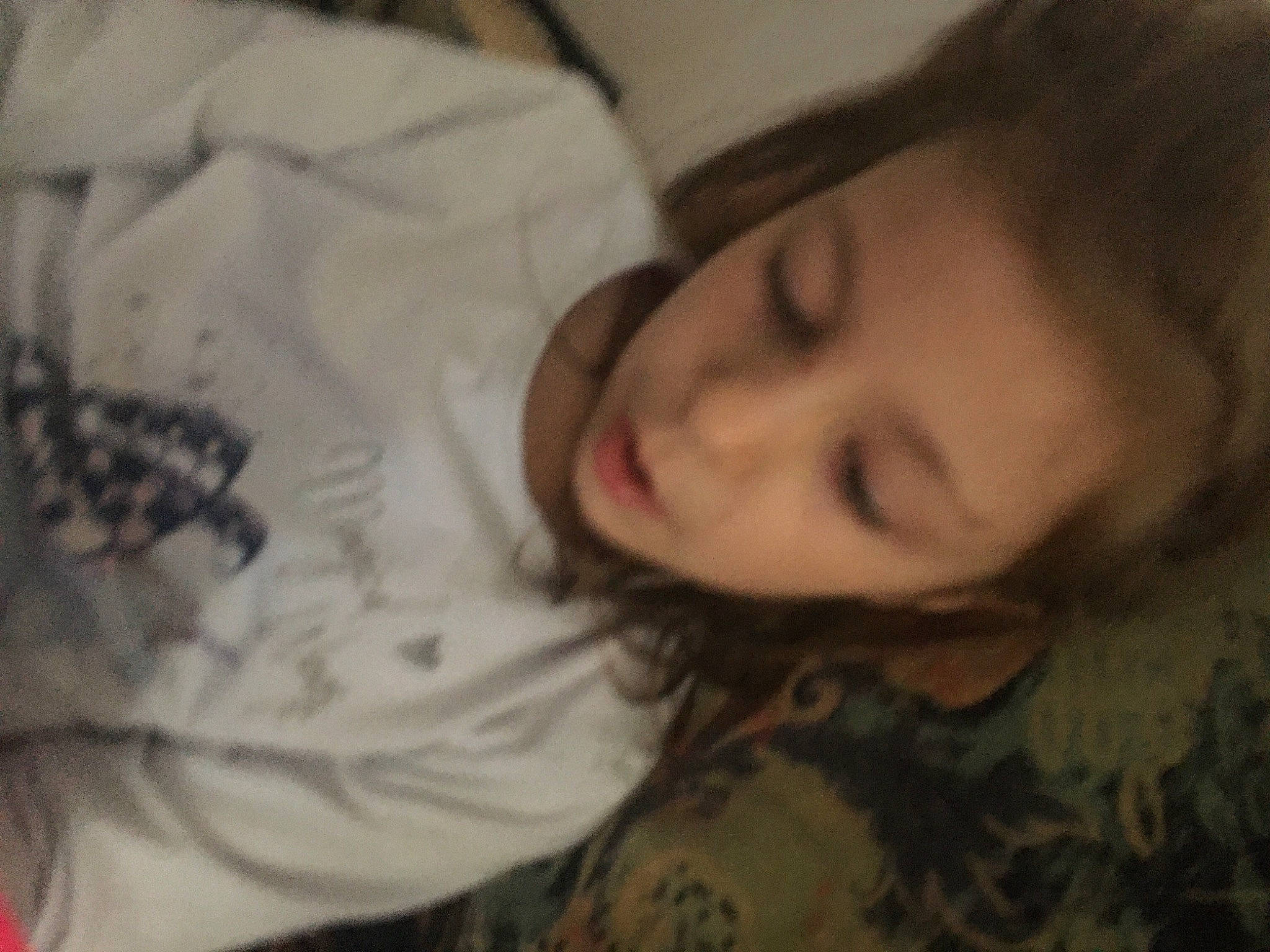 Briana participe au concours pour gagner de l'argent avec cette photo : brown_hair, cheek, comfort, ear, eyebrow, eyelash, face, facial_expression, forehead, fun, fur, iris, jaw, linens, lip, mammal, mouth, nose, person, skin