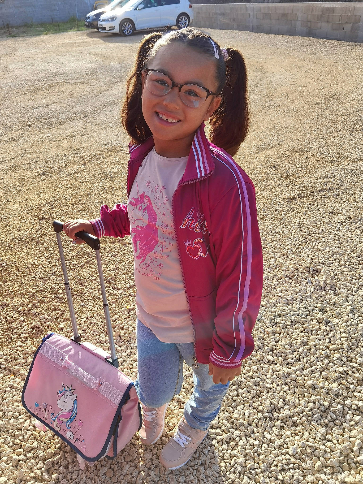 Aïna participe au concours pour gagner de l'argent avec cette photo : child, fun, joy, magenta, person, pink, plant, recreation, smile, soil, spring, travel, vacation