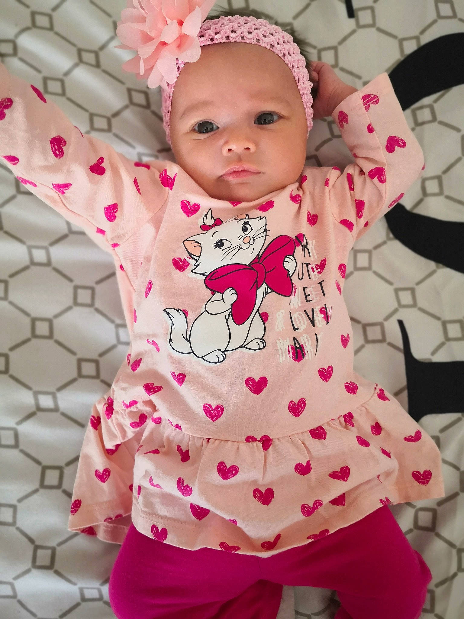 Avanna a rejoint le concours — aidez-le/la à gagner de superbes lots ! baby, baby_products, baby_toddler_clothing, cheek, child, child_model, clothing, design, hair_accessory, headgear, headwear, pattern, person, pink, polka_dot, product, skin, sleeve, smile, textile