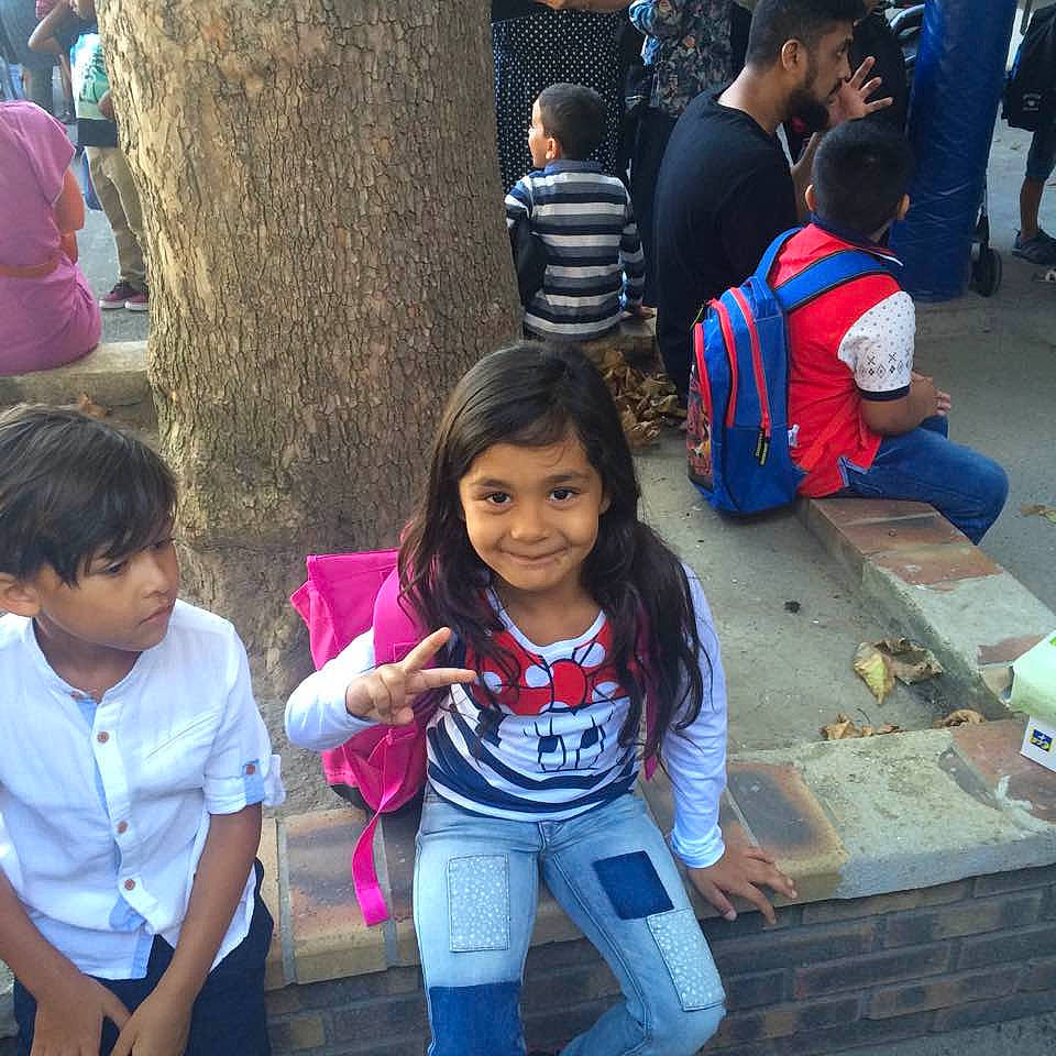 Nour a rejoint le concours — aidez-le/la à gagner de superbes lots ! child, community, day, fun, girl, joy, people, person, play, product, public_space, recreation, smile, temple, youth