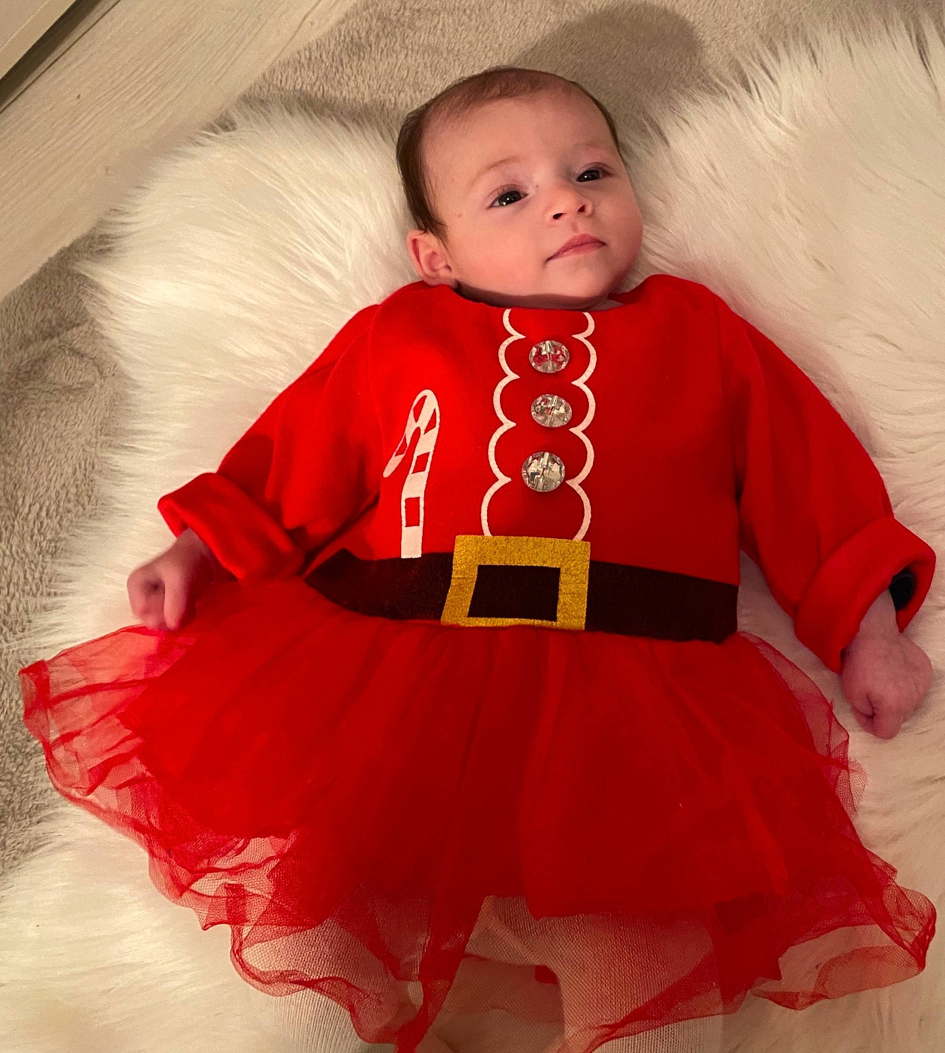 Luana a rejoint le concours — aidez-le/la à gagner de superbes lots ! child, clothing, costume, outerwear, person, red, toddler