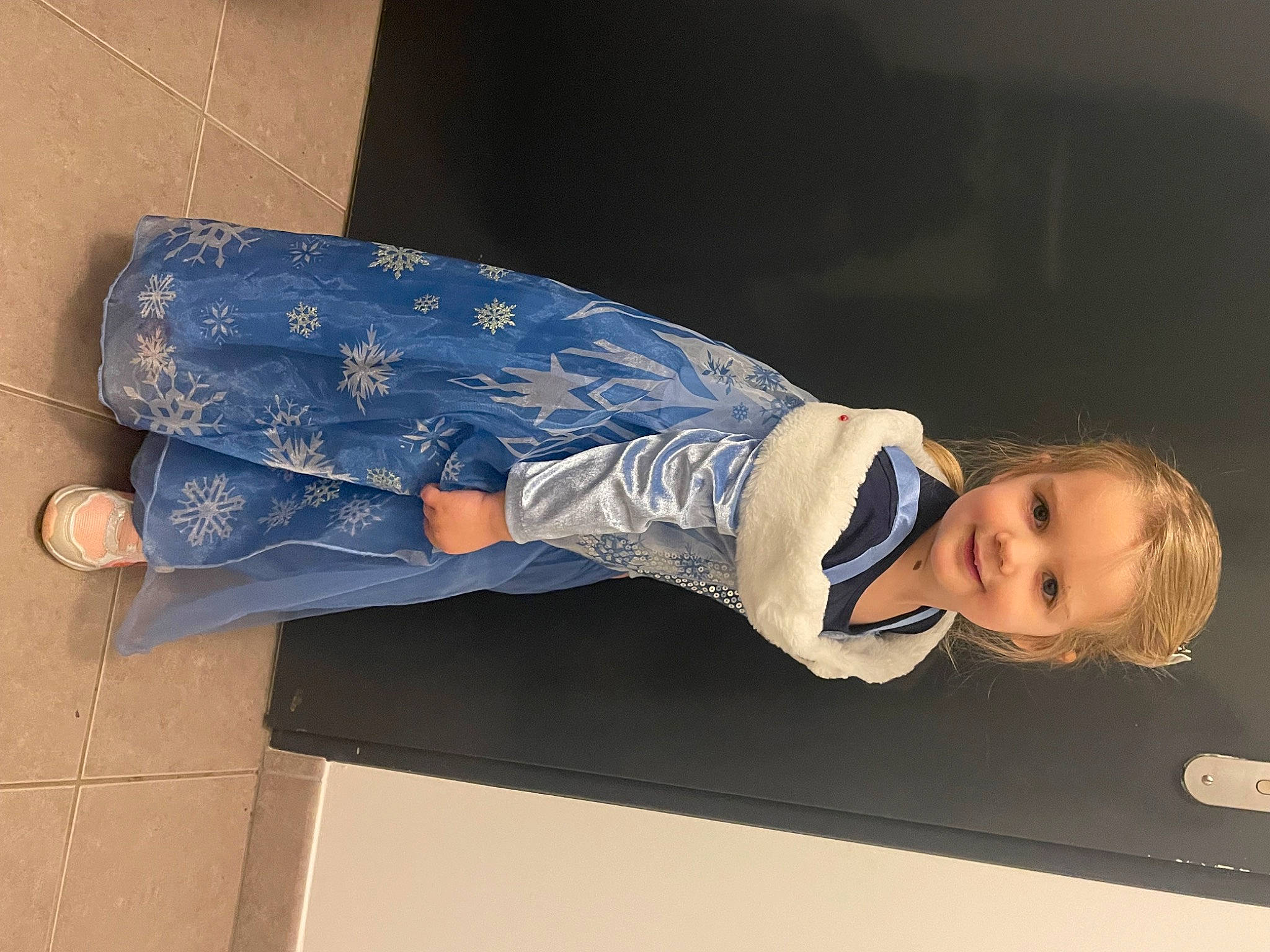 Aimy-rose participe au concours pour gagner de l'argent avec cette photo : baby_toddler_clothing, balance, comfort, denim, elbow, electric_blue, human_leg, joy, knee, person, sitting, sleeve, t_shirt, toddler, walking_shoe, wrist