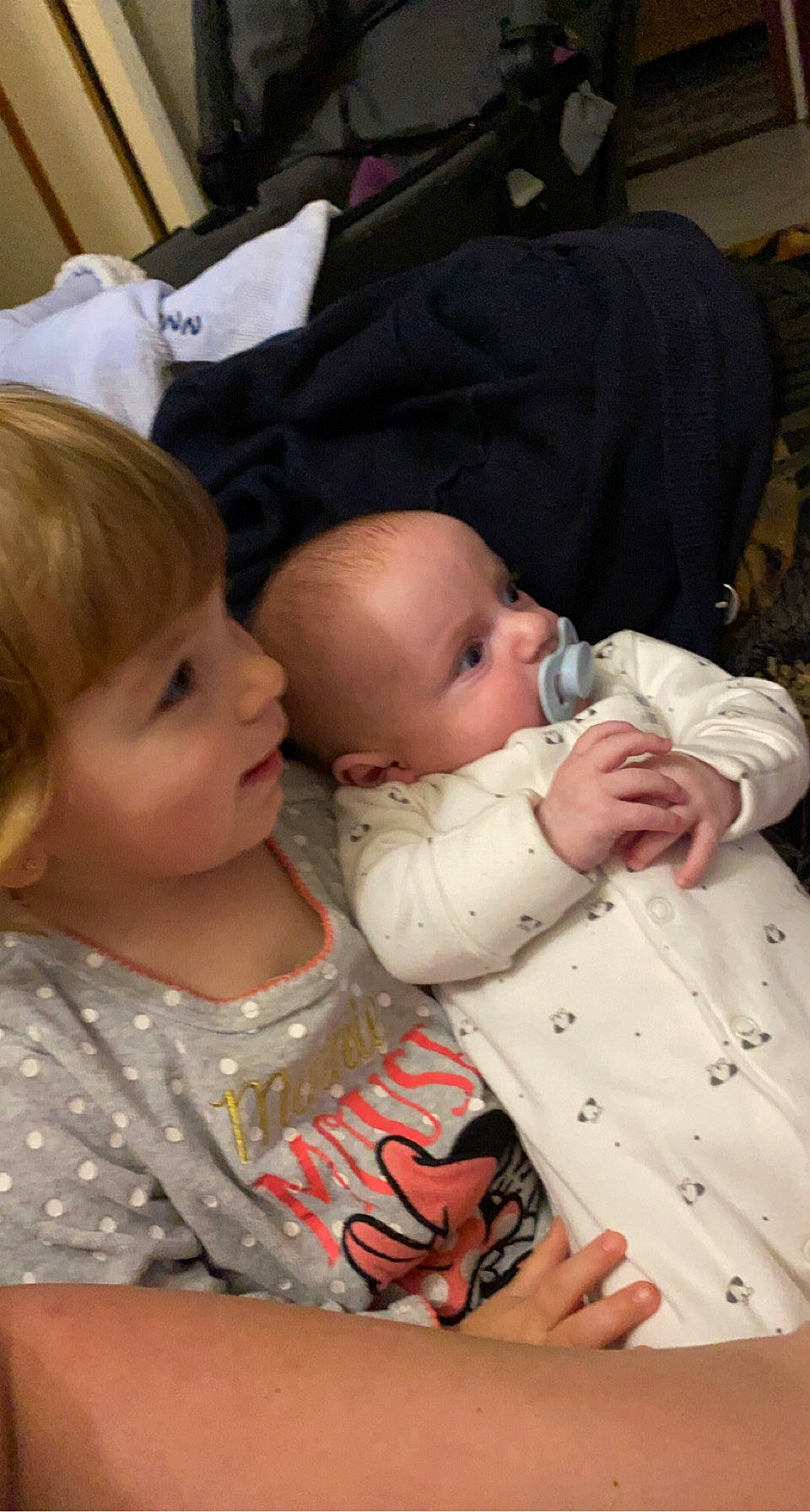 Noéline a rejoint le concours — aidez-le/la à gagner de superbes lots ! baby, baby_products, baby_toddler_clothing, cheek, child, comfort, face, finger, grass, happy, lip, mouth, nose, people, person, product, skin, sleeve, smile, toddler