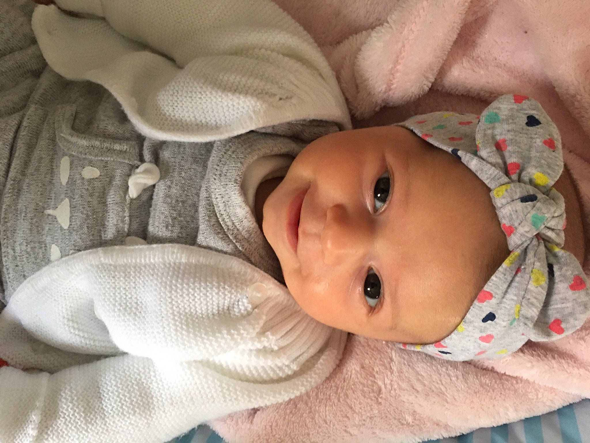 Olivia a rejoint le concours — aidez-le/la à gagner de superbes lots ! baby, baby_toddler_clothing, cheek, child, chin, comfort, eye, eyebrow, face, head, headgear, headwear, iris, lip, mammal, mouth, nose, person, skin, sleeve