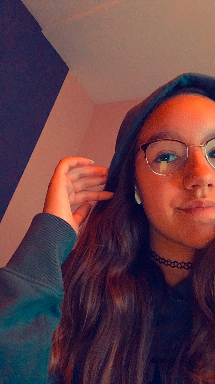 Margaux a rejoint le concours — aidez-le/la à gagner de superbes lots ! beauty, blue, cheek, chin, cool, eye, eyebrow, eyewear, face, forehead, glasses, hair, hairstyle, head, lip, long_hair, nose, person, selfie, skin