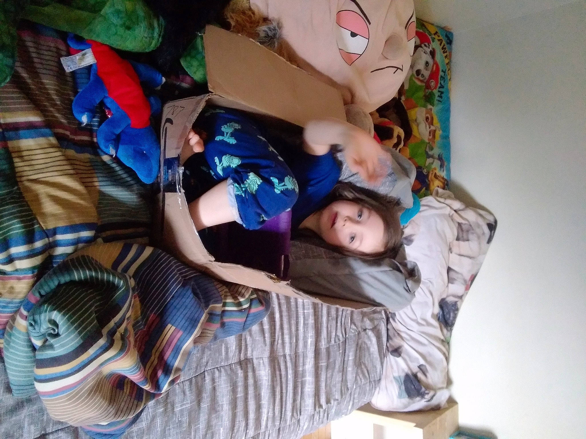 Dean is registered to the contest to win money with this photo: child, comfort, fun, happy, leisure, mechanical_fan, pattern, person, room, sandal, sitting, thigh, vacation