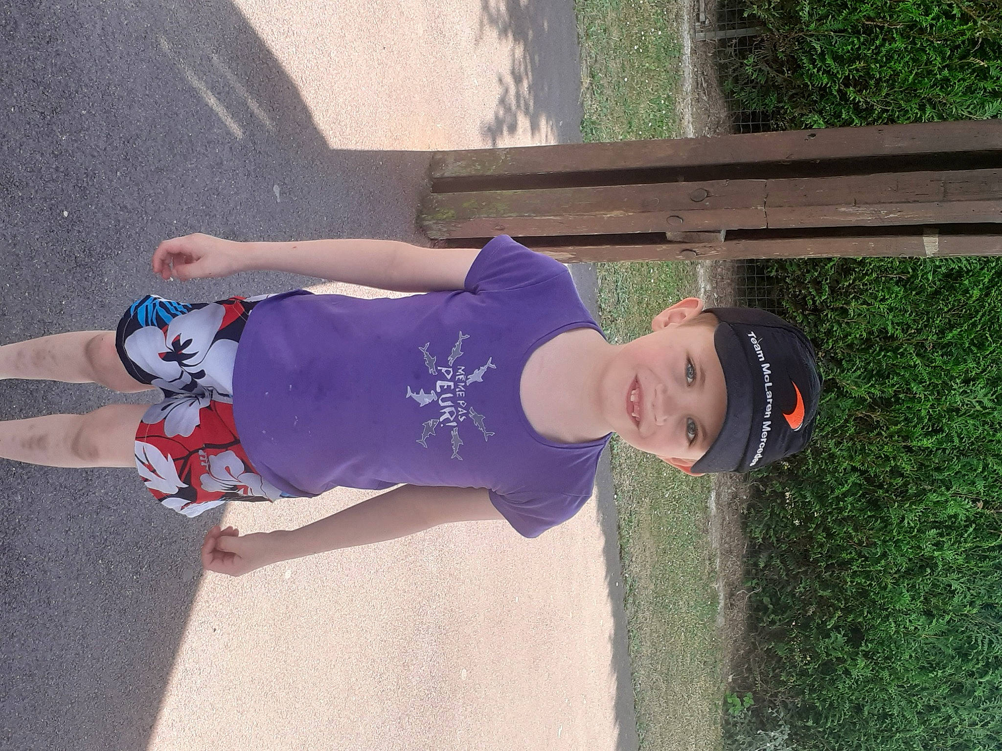 Thomas participe au concours pour gagner de l'argent avec cette photo : asphalt, child, elbow, electric_blue, fun, grass, hat, headwear, human_leg, joy, knee, leisure, person, plant, recreation, smile, t_shirt, thigh, toddler, walking_shoe