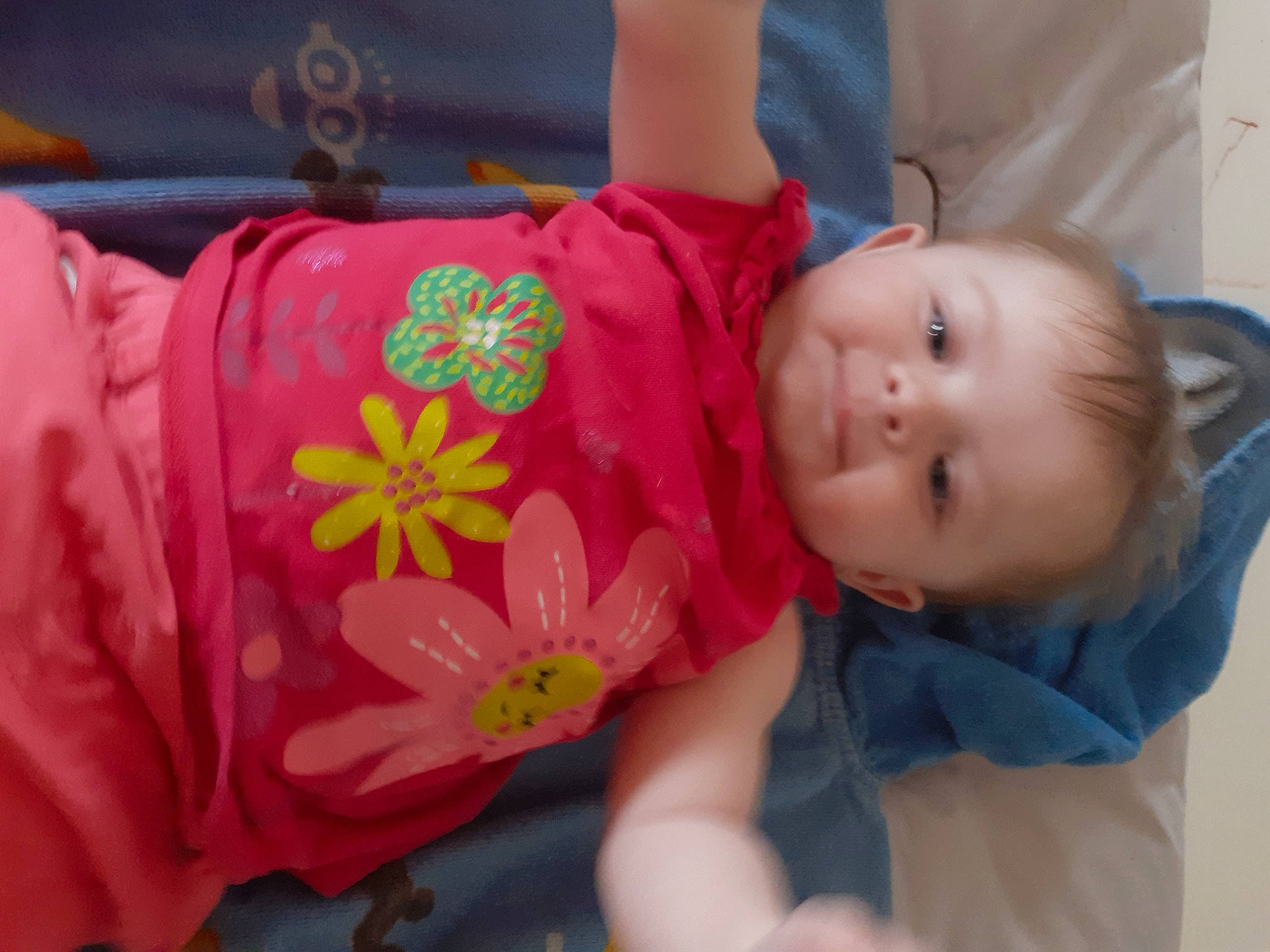 Clémentine a rejoint le concours — aidez-le/la à gagner de superbes lots ! baby, baby_products, baby_toddler_clothing, cheek, child, comfort, elbow, finger, flower, fun, happy, nail, person, plant, room, sitting, skin, sleeve, smile, textile