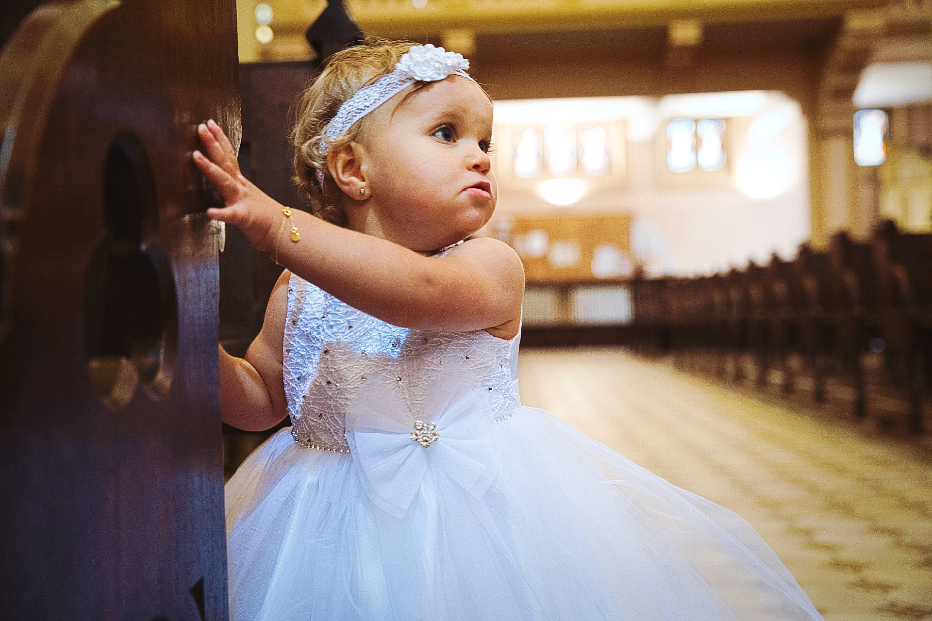 Océane participe au concours pour gagner de l'argent avec cette photo : bridal_accessory, bridal_clothing, bridal_party_dress, dress, event, fashion, fashion_design, flash_photography, formal_wear, gesture, gown, happy, head, headwear, marriage, performing_arts, person, shoulder, toddler, veil