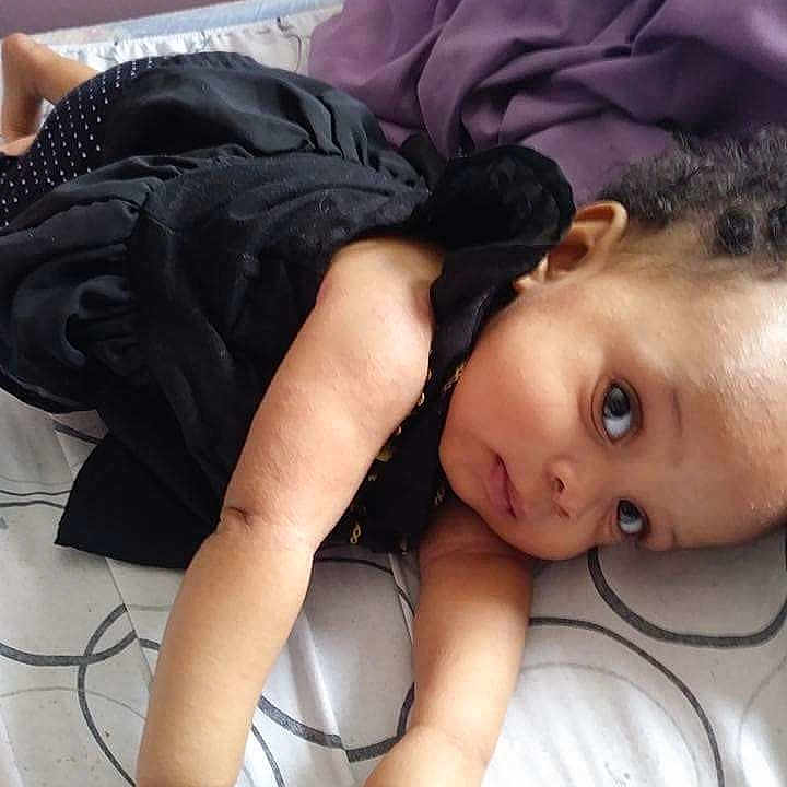 Shia is registered to the contest to win money with this photo: arm, black_hair, child, finger, girl, hand, human_hair_color, leg