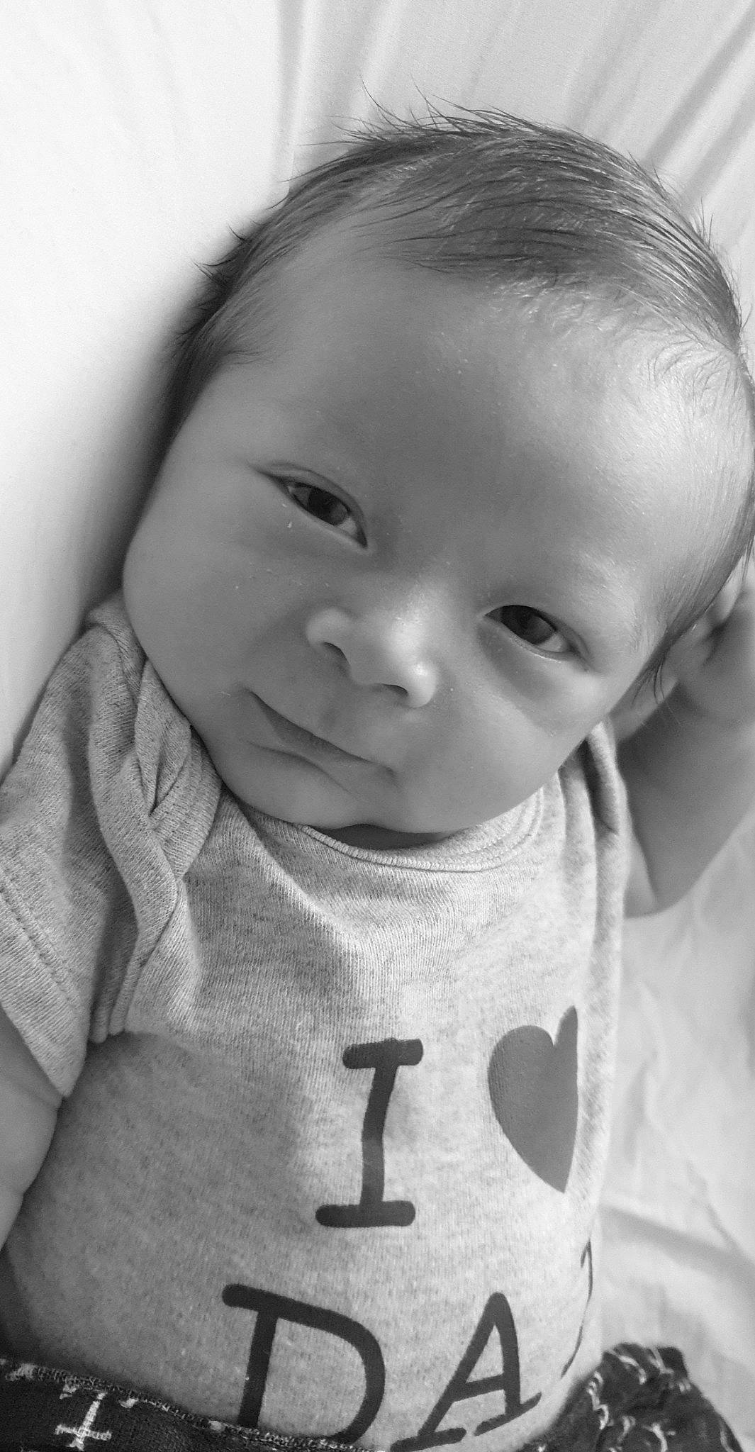 Marlon participe au concours pour gagner de l'argent avec cette photo : baby, black_and_white, cheek, child, close_up, eye, eyebrow, face, facial_expression, forehead, head, lip, monochrome, nose, person, photograph, photography, skin, smile, toddler