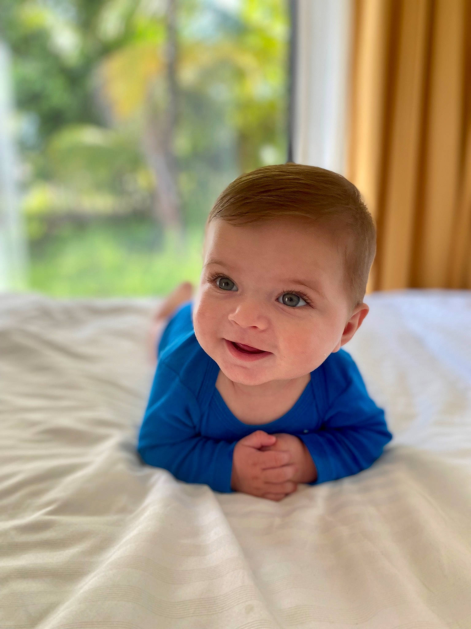 Gaspard a rejoint le concours — aidez-le/la à gagner de superbes lots ! arm, baby, baby_toddler_clothing, cheek, child, comfort, electric_blue, flash_photography, fun, grass, happy, iris, leisure, nose, person, portrait_photography, sitting, sleeve, smile, toddler