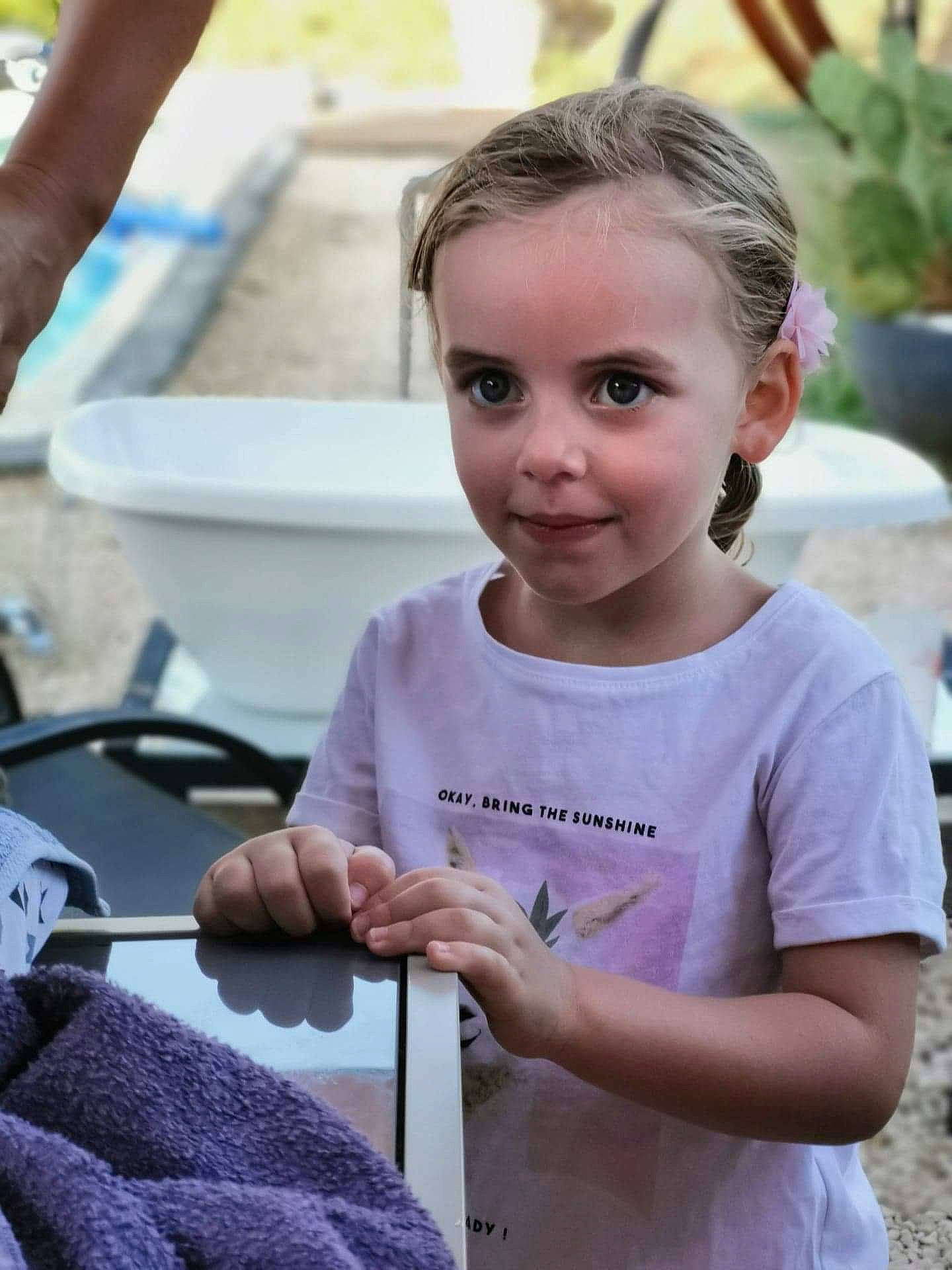 Hina a rejoint le concours — aidez-le/la à gagner de superbes lots ! child, person, smile, toddler