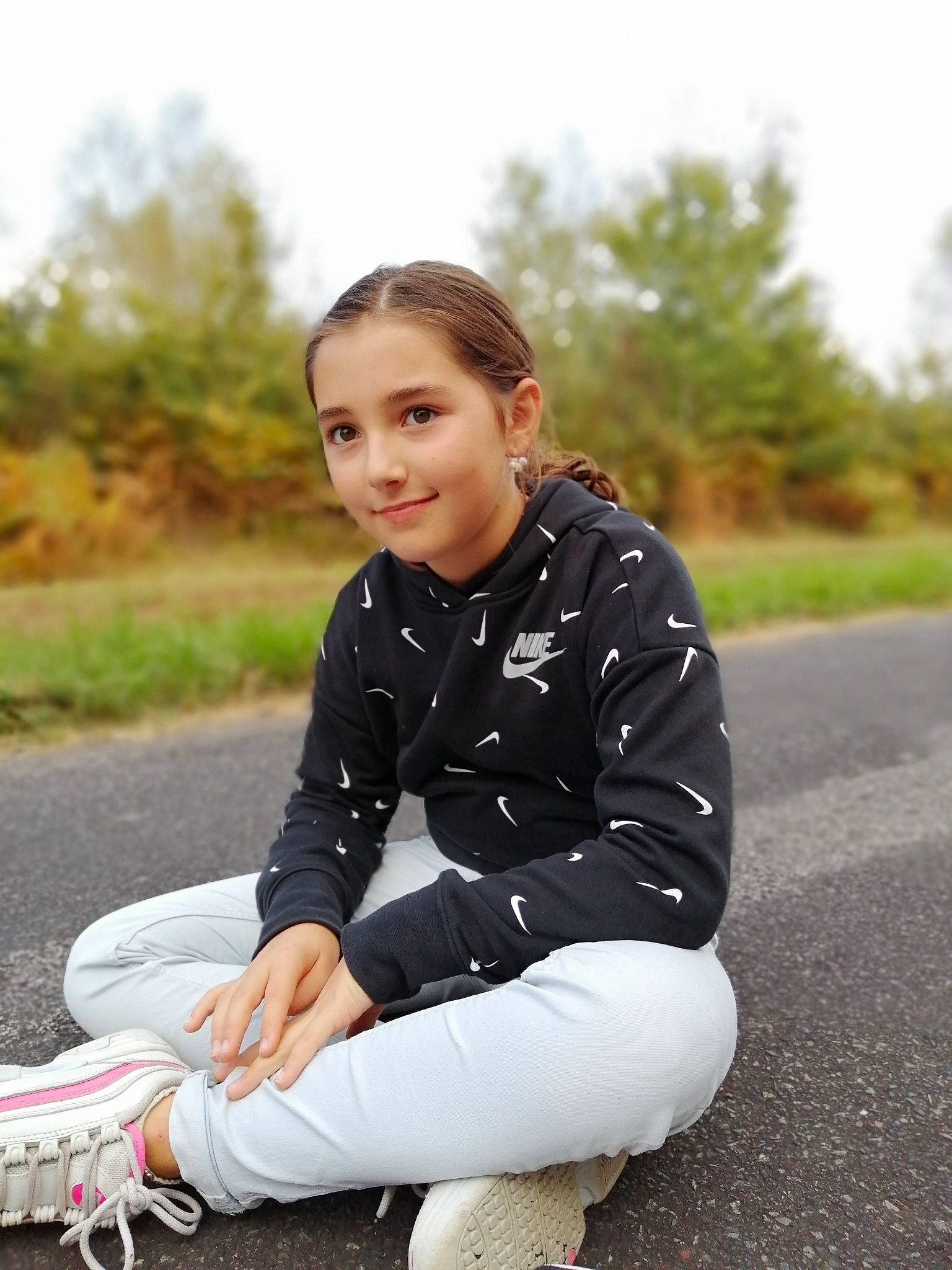 Lilly a rejoint le concours — aidez-le/la à gagner de superbes lots ! child, child_model, fashion, footwear, happy, joy, leisure, outerwear, person, photography, portrait_photography, shoe, sitting, sleeve, smile, street_fashion, toddler, white, winter