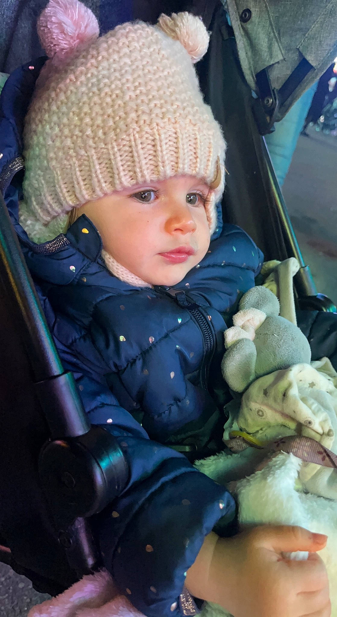 Margot participe au concours pour gagner de l'argent avec cette photo : baby, baby_carriage, baby_products, baby_toddler_clothing, beauty, cap, cheek, child, comfort, electric_blue, fun, headwear, knit_cap, people, person, photograph, product, sitting, skin, snapshot