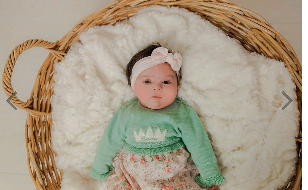 Yara participe au concours pour gagner de l'argent avec cette photo : baby, baby_toddler_clothing, child, comfort, embellishment, face, fashion_accessory, fur, hair_accessory, hat, headband, headgear, headwear, home_accessories, linens, pattern, peach, person, portrait_photography, sleeve