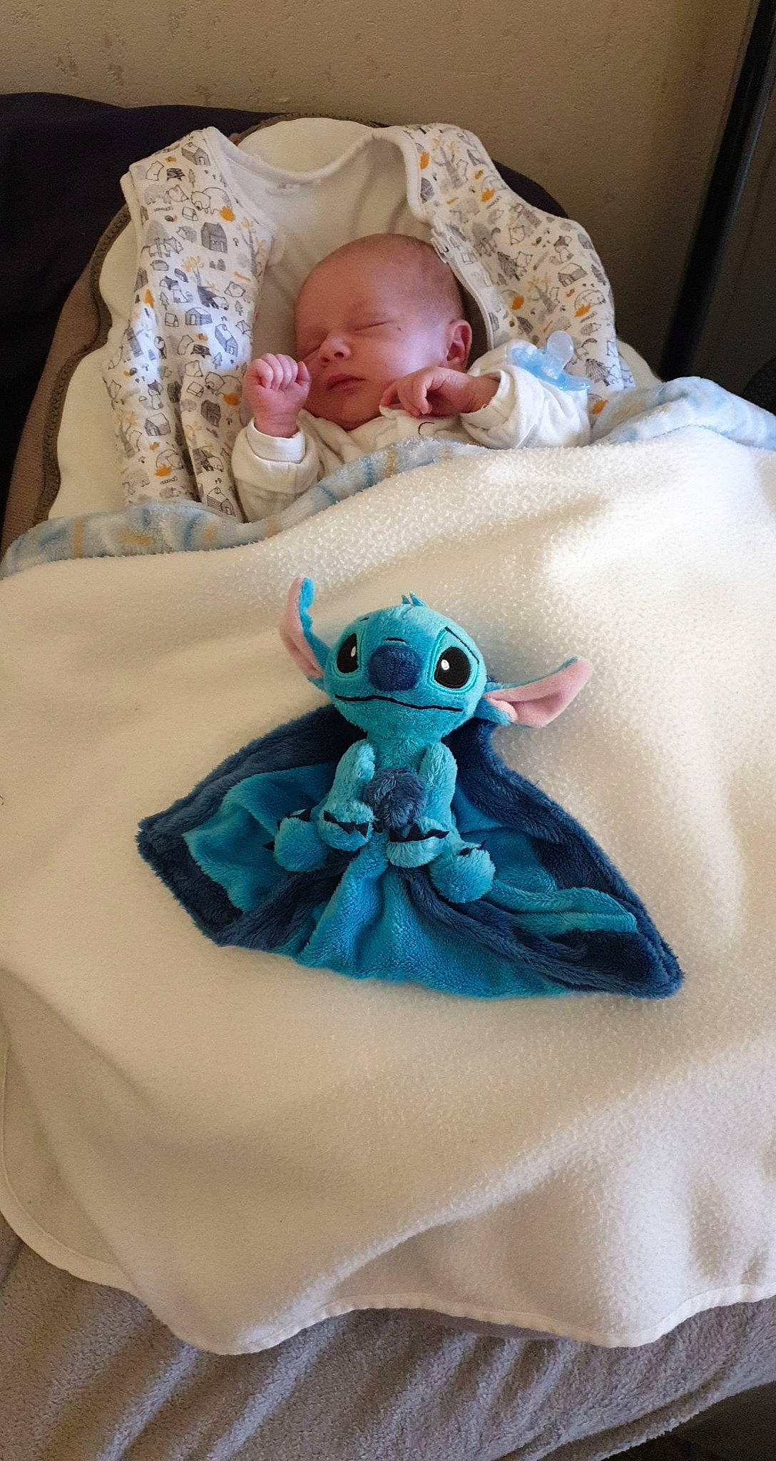 Maydenn a rejoint le concours — aidez-le/la à gagner de superbes lots ! aqua, baby, baby_products, baby_toddler_clothing, bedding, blue, cake, cake_decorating, cake_decorating_supply, dessert, doll, dress, head, linens, person, pink, product, sugar_cake, sugar_paste, textile