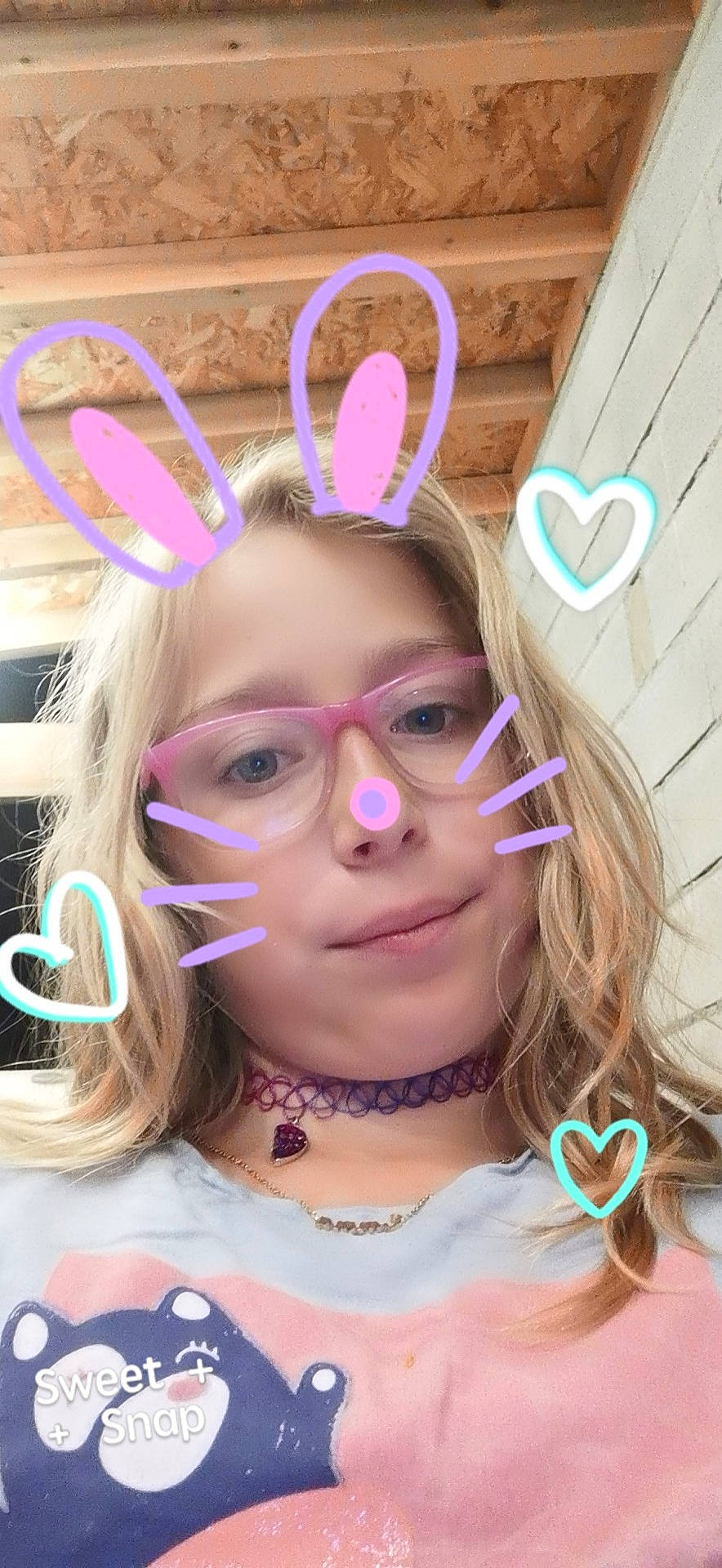 Emma a rejoint le concours — aidez-le/la à gagner de superbes lots ! cool, ear, event, eyebrow, eyelash, eyewear, fashion, fun, hairstyle, happy, head, jaw, jewellery, magenta, person, pink, purple, smile, snapshot, vision_care