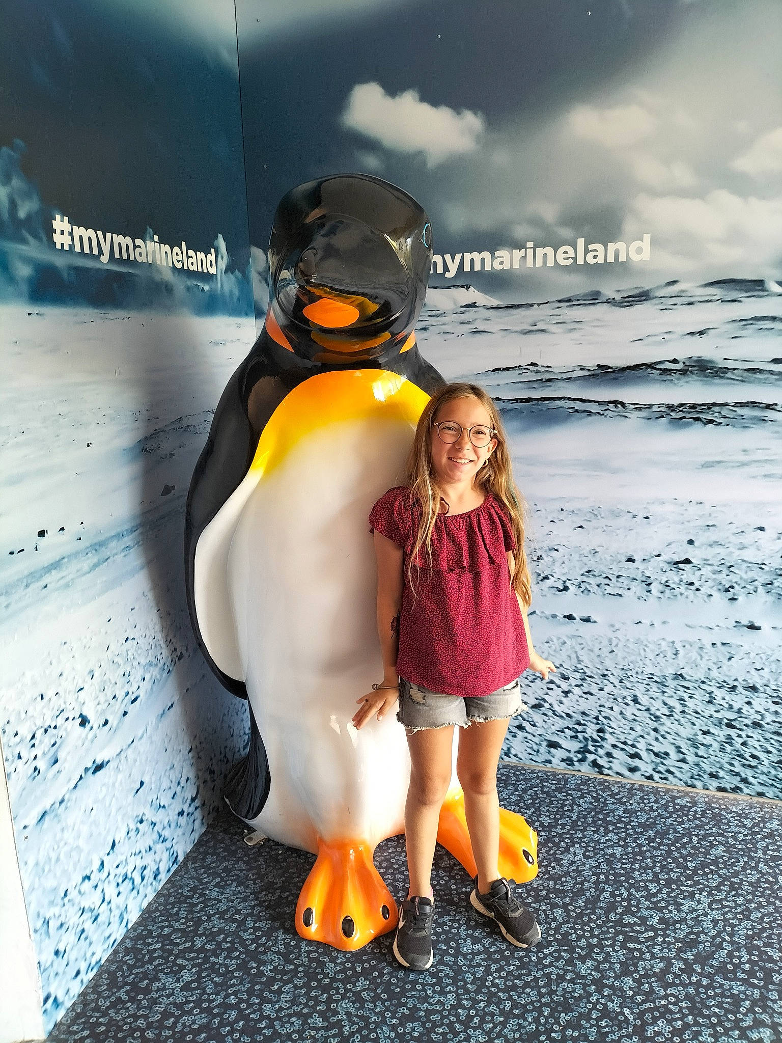 Laura a rejoint le concours — aidez-le/la à gagner de superbes lots ! _geese_and_swans, adalie_penguin, beak, cloud, duck, ducks, emperor_penguin, fin, fish, flightless_bird, fun, happy, joy, king_penguin, leisure, nature, penguin, people_in_nature, person, photo_caption