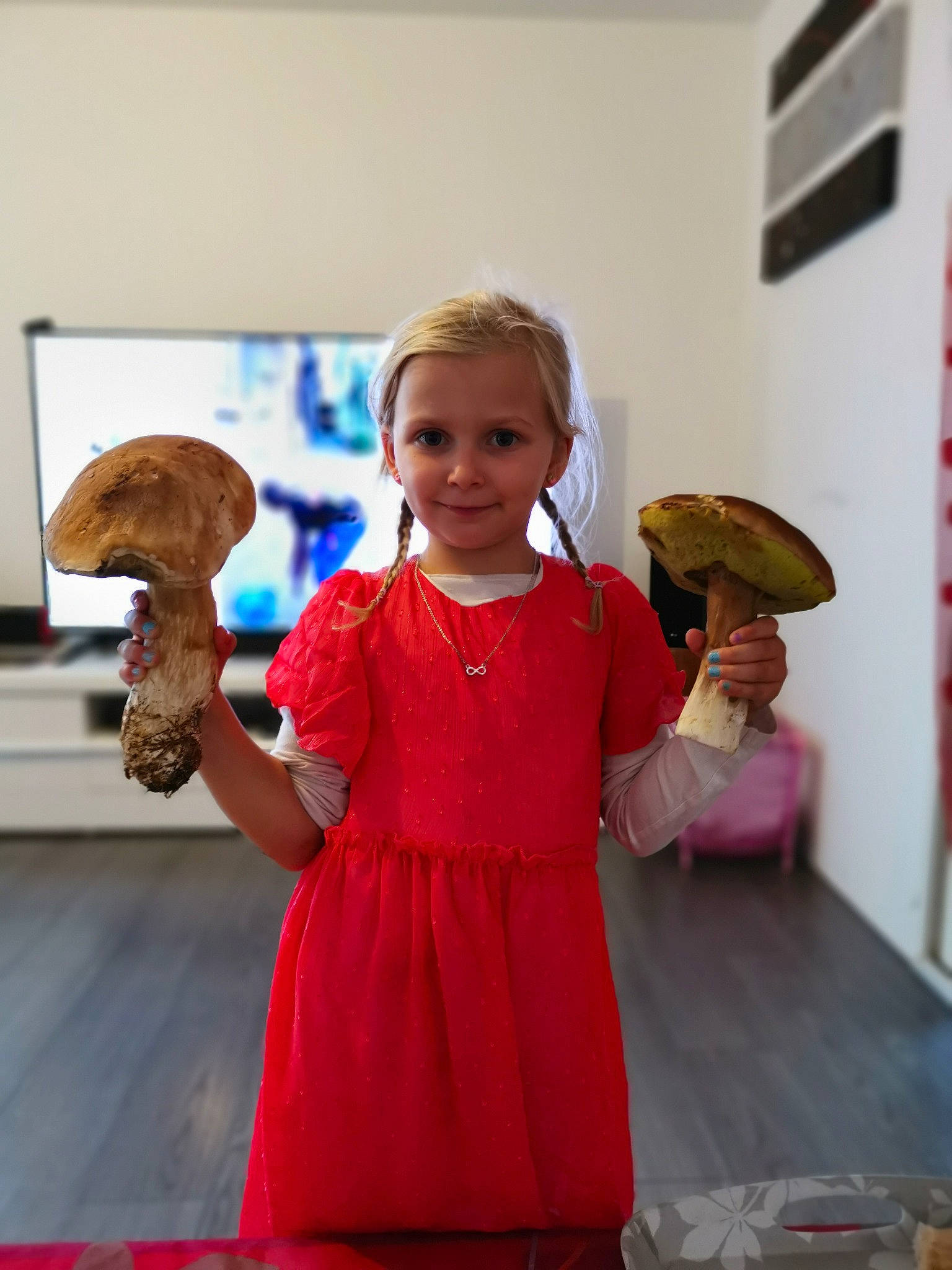 Camille a rejoint le concours — aidez-le/la à gagner de superbes lots ! child, costume, event, flag, flooring, fun, happy, joy, leisure, person, room, smile, toddler, tourist_attraction, vacation